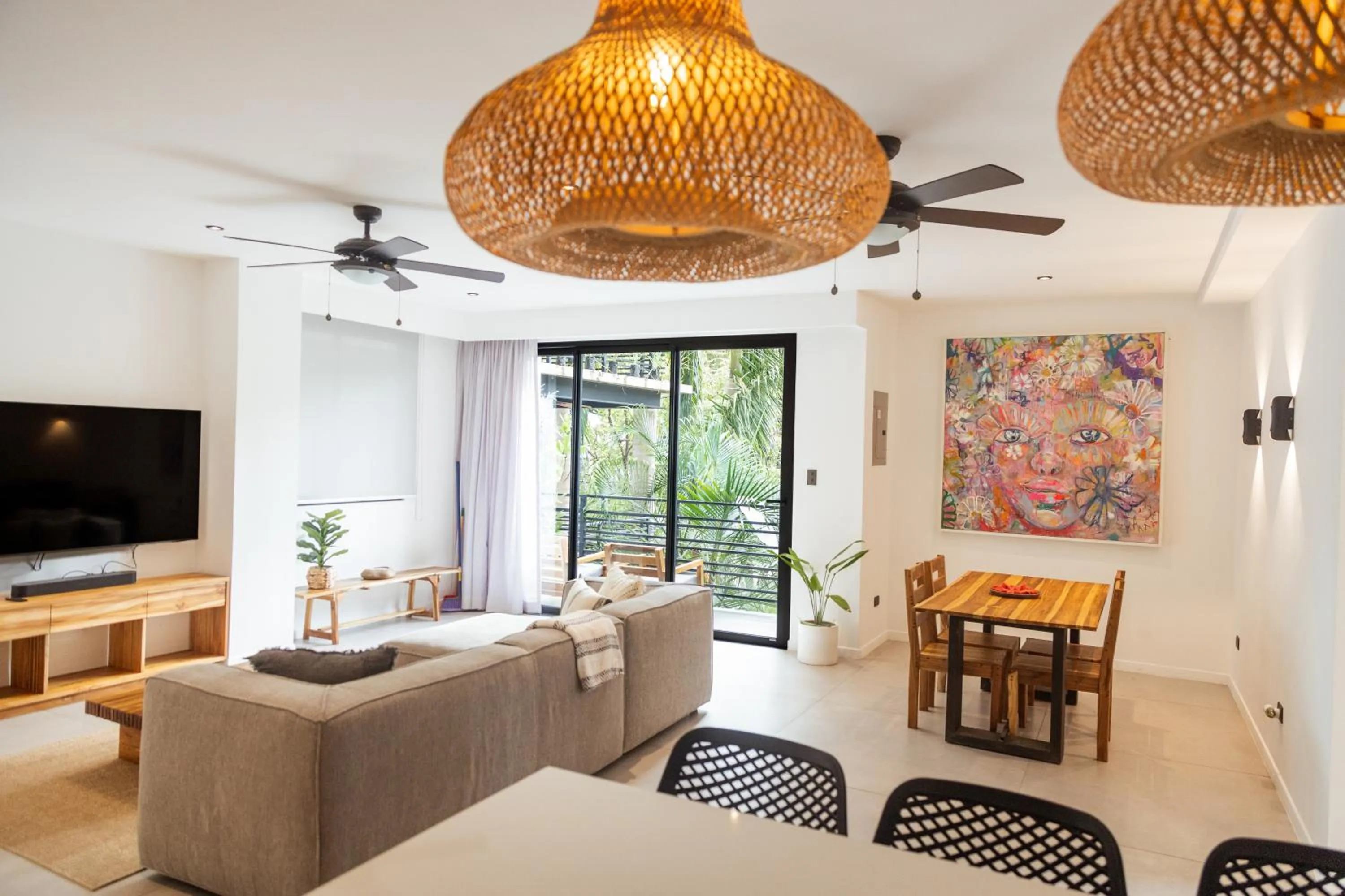TV and multimedia in Casa Swell Boutique Hotel Santa Teresa