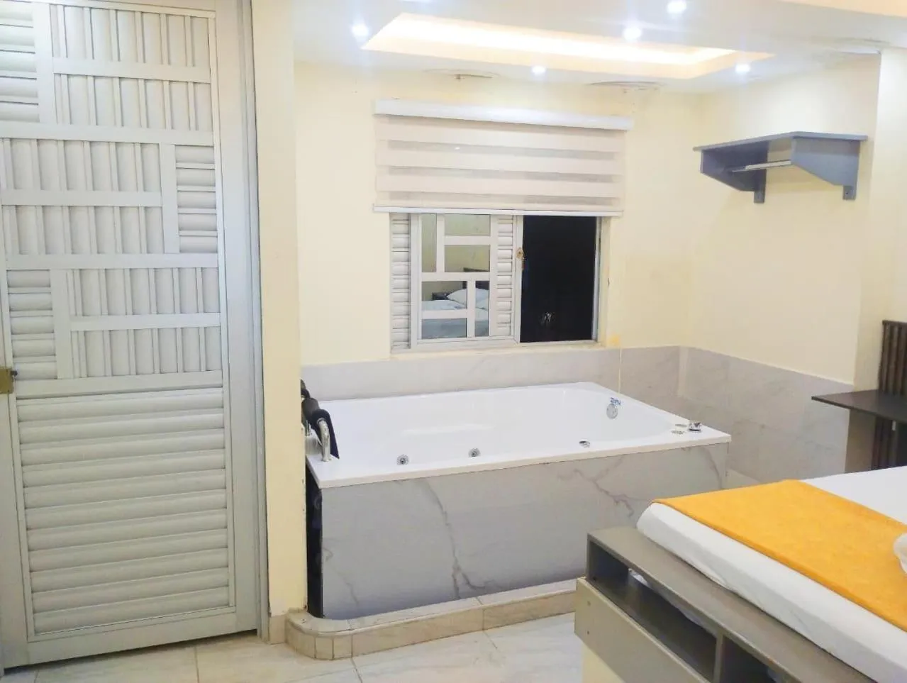 Hot Tub, Bed in Hotel Magistral Suiter