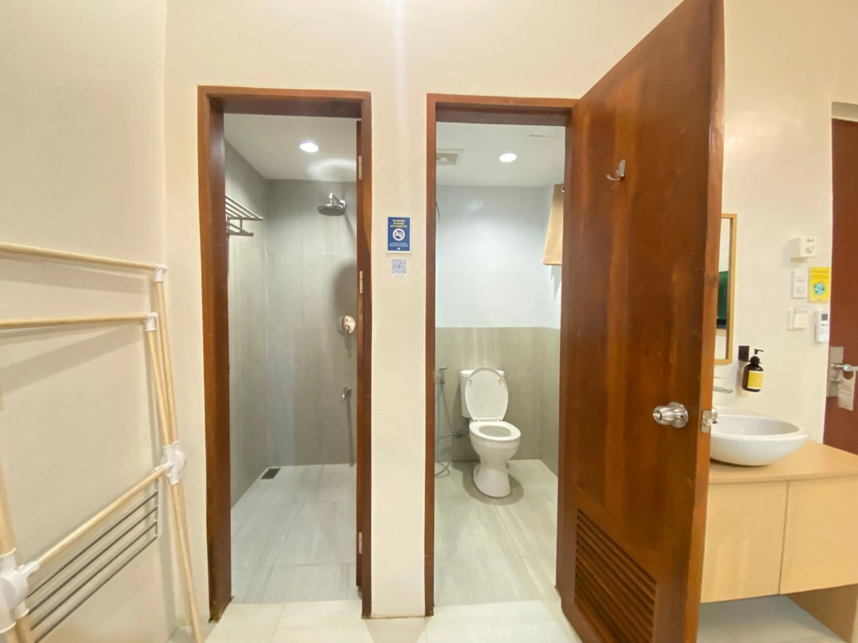 Toilet in Barco El Nido Hotel