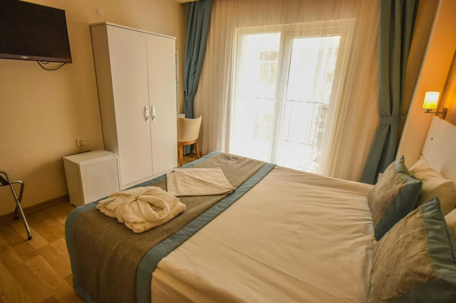 Photo of the whole room, Bed in ParionHouse Hotel