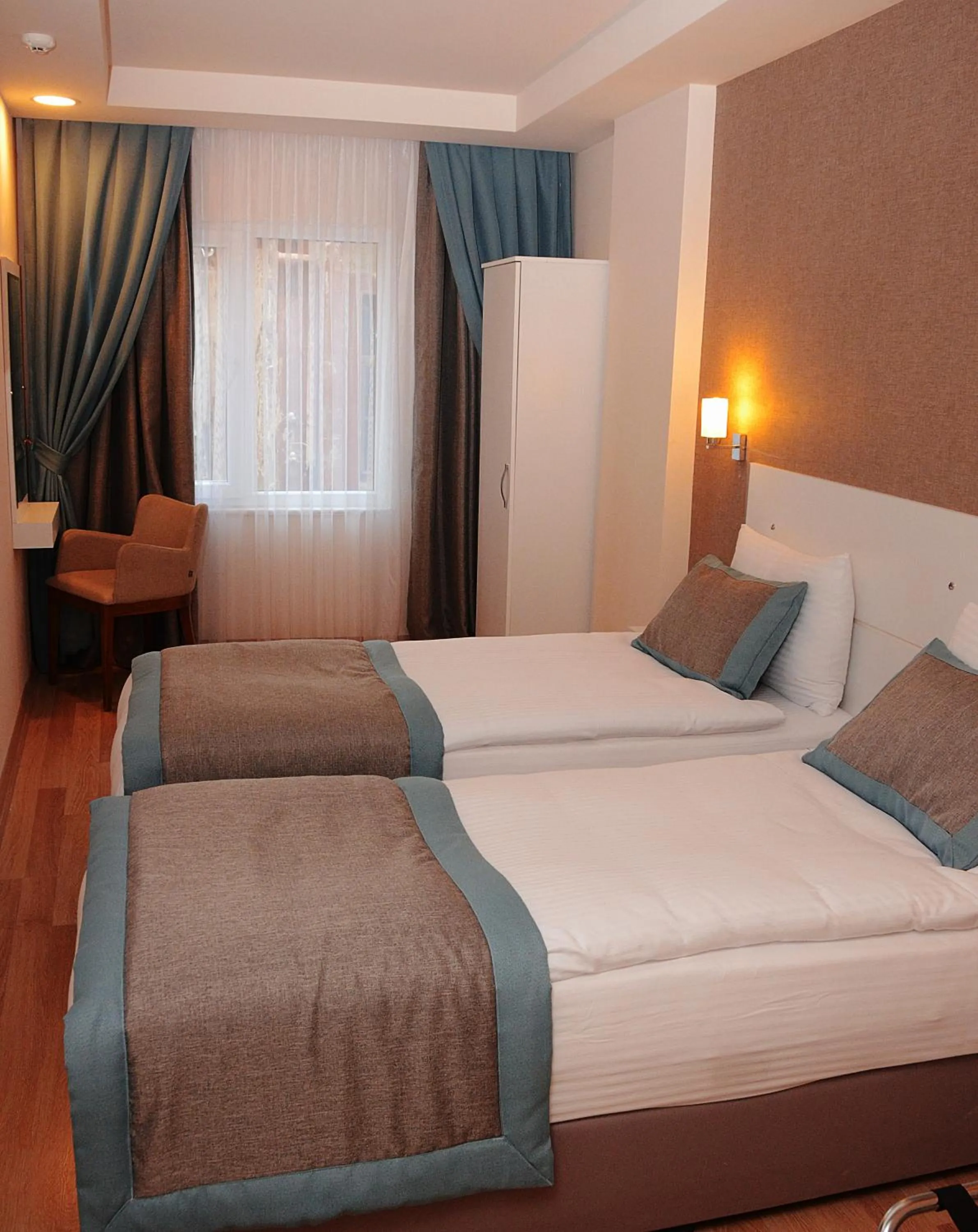 Photo of the whole room, Bed in ParionHouse Hotel