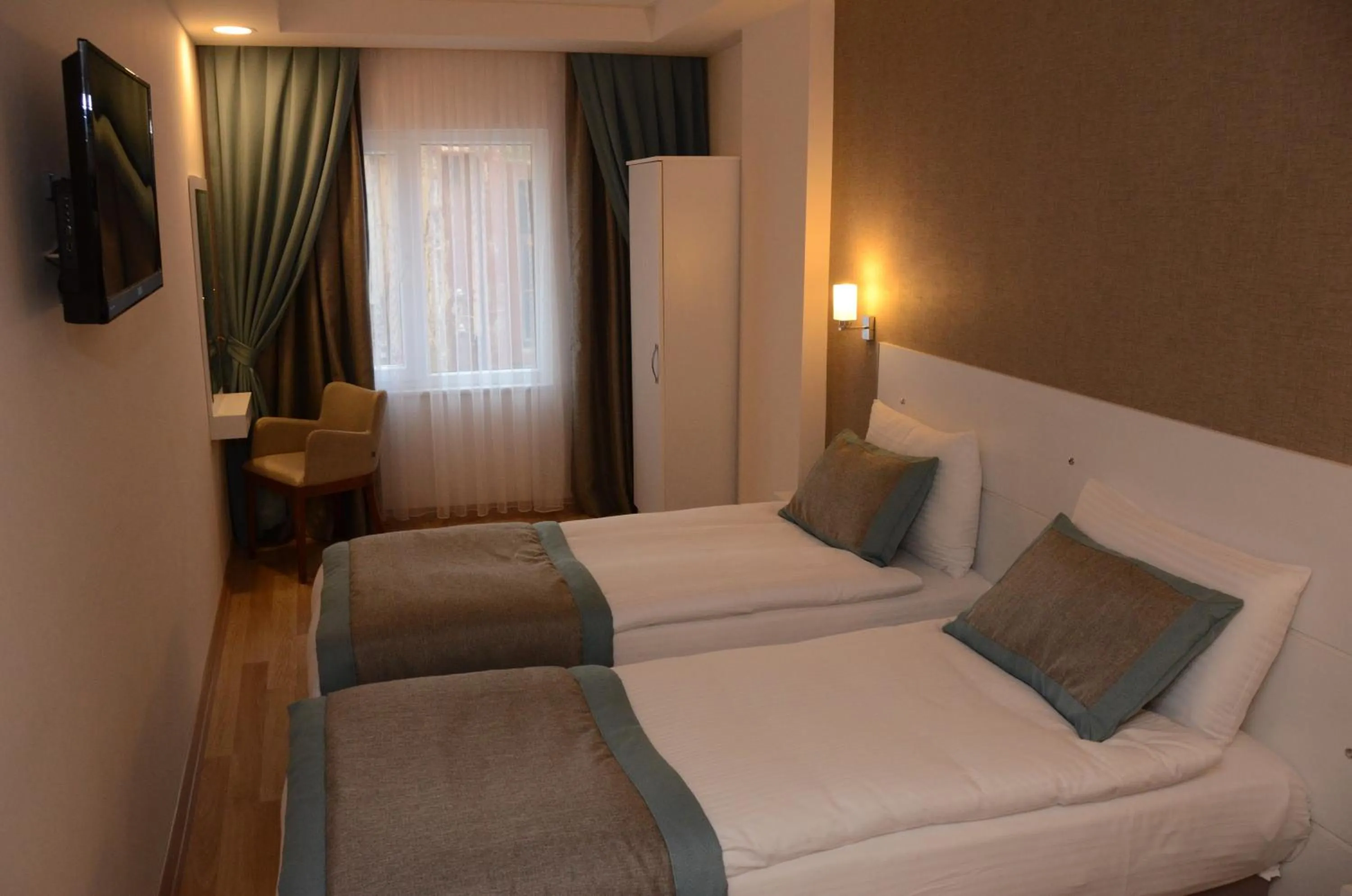 Day, Bed in ParionHouse Hotel