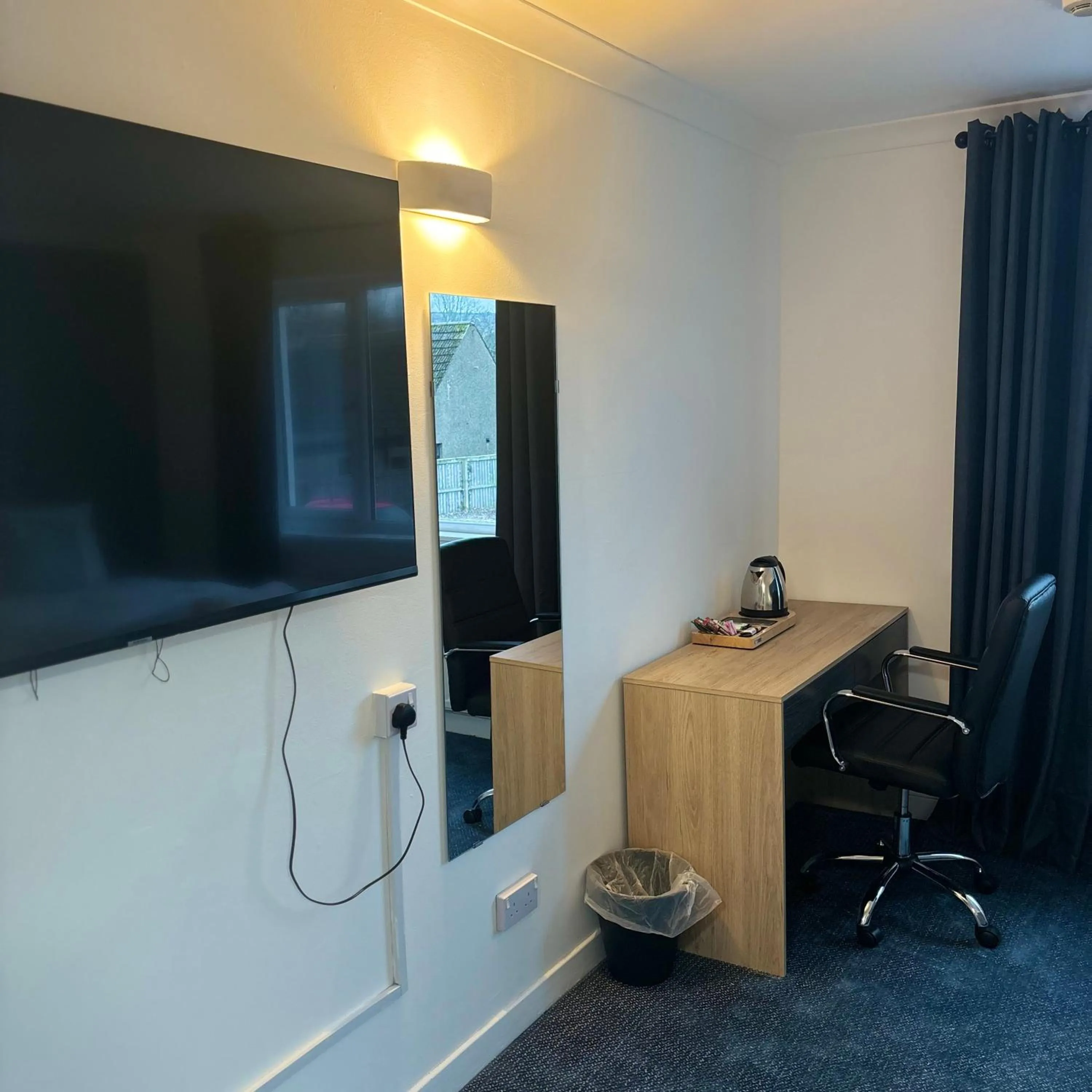 TV and multimedia in Lomond Hills Hotel & Health Club