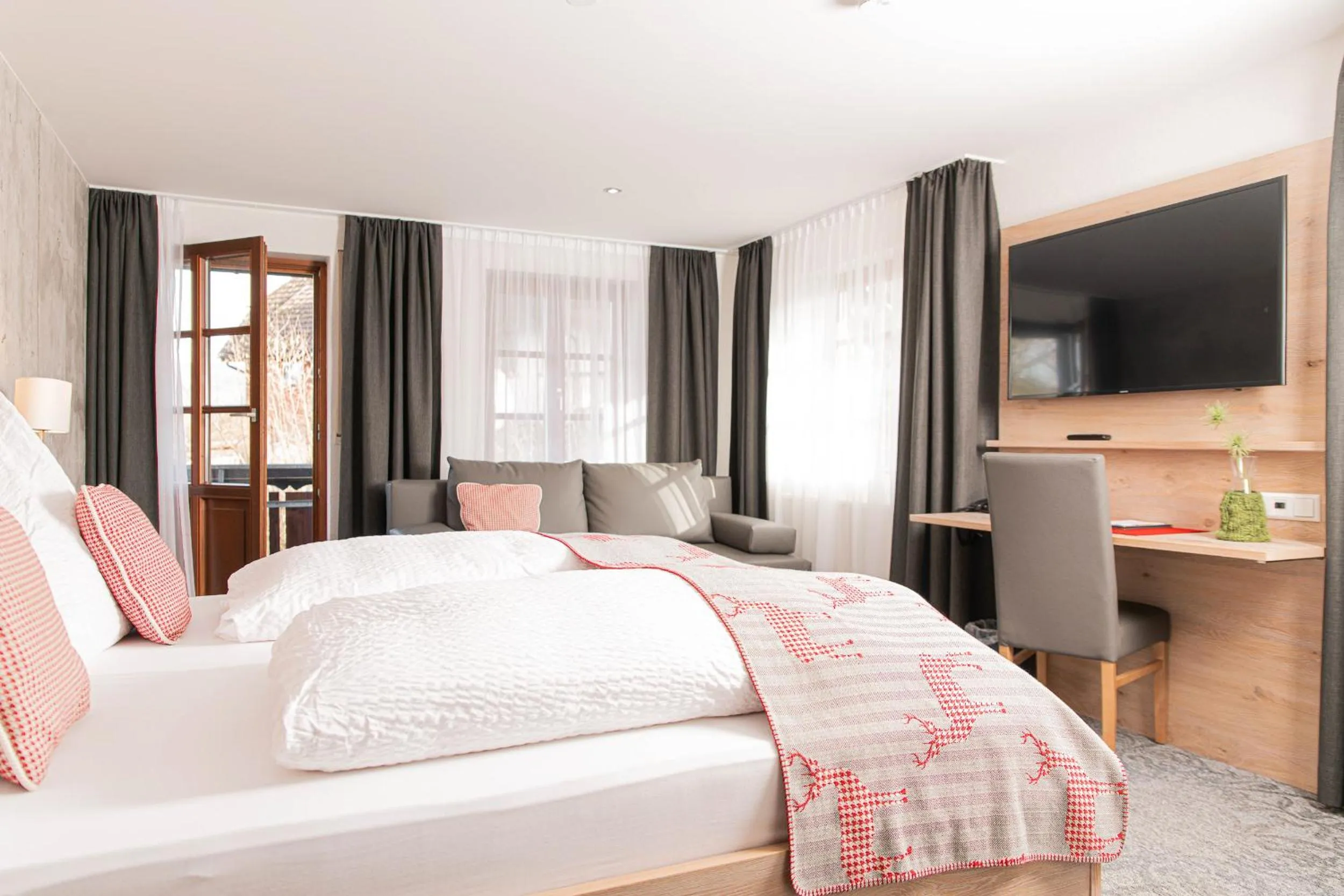 Photo of the whole room, Bed in Genusshotel Hirschen - Erholung im Grünen (Südschwarzwald)