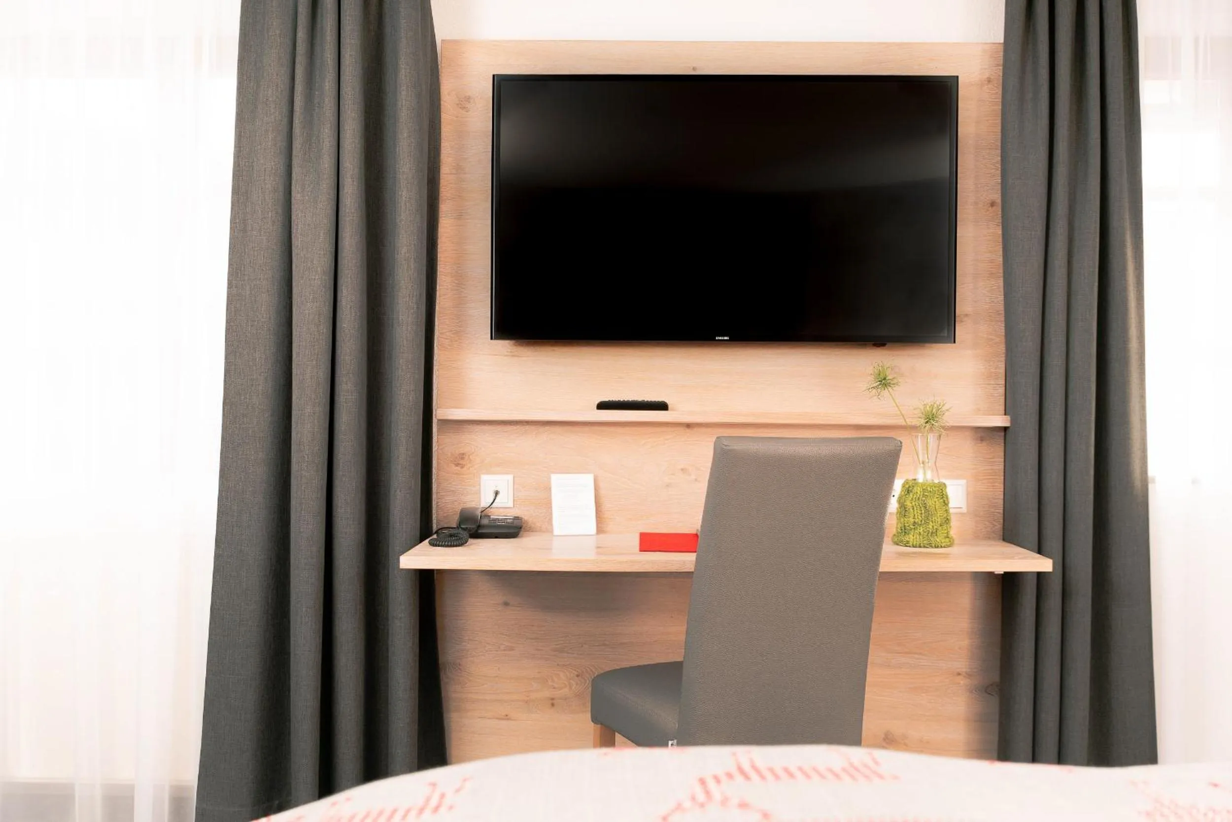 TV and multimedia, Bed in Genusshotel Hirschen - Erholung im Grünen (Südschwarzwald)