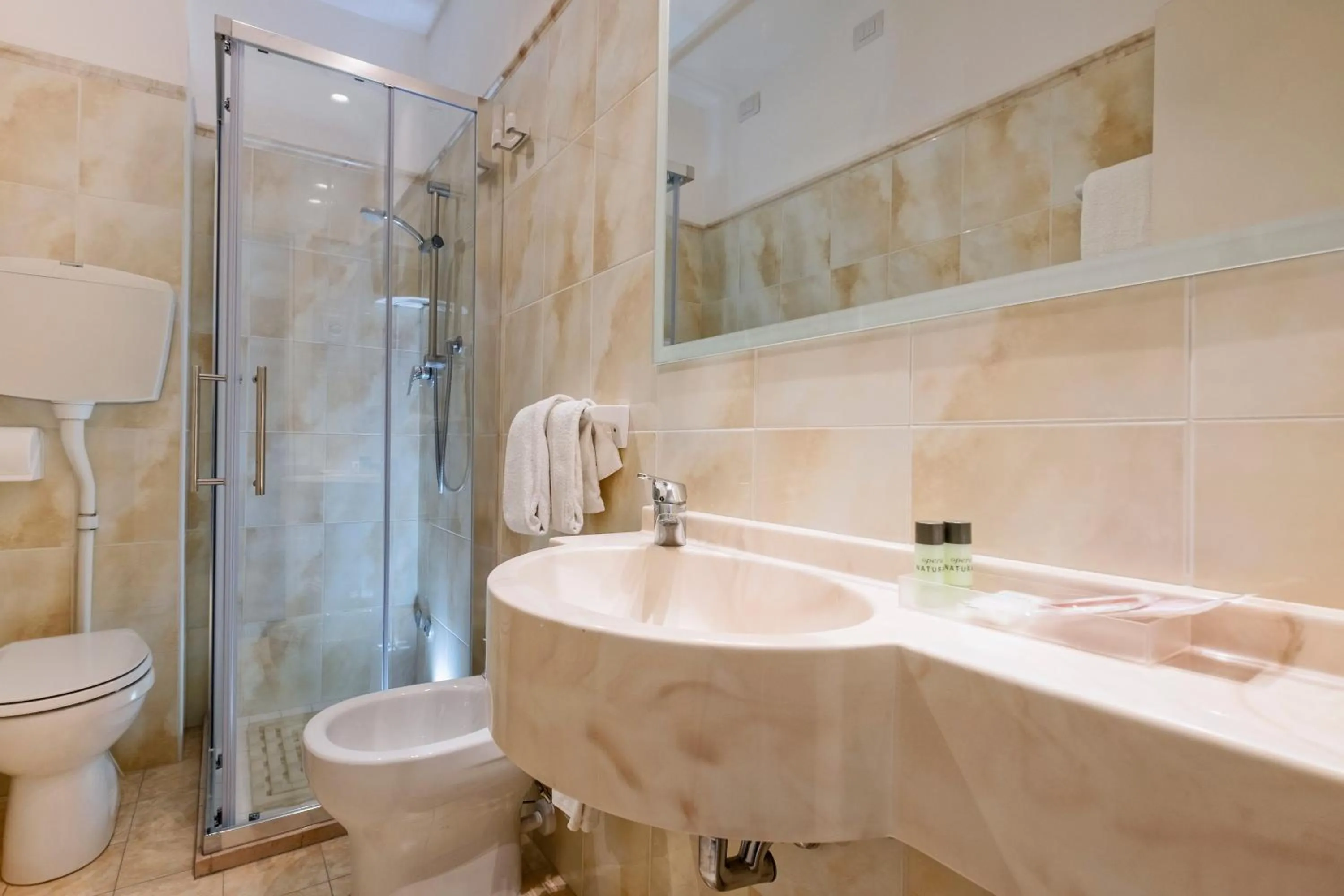 Shower in Hotel Stella D'Oro