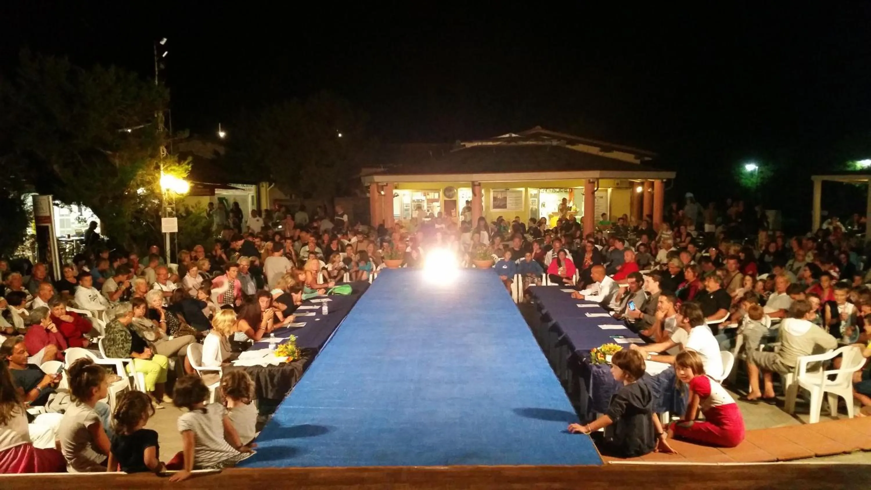 Evening entertainment in Le Esperidi Camping Ecoresort