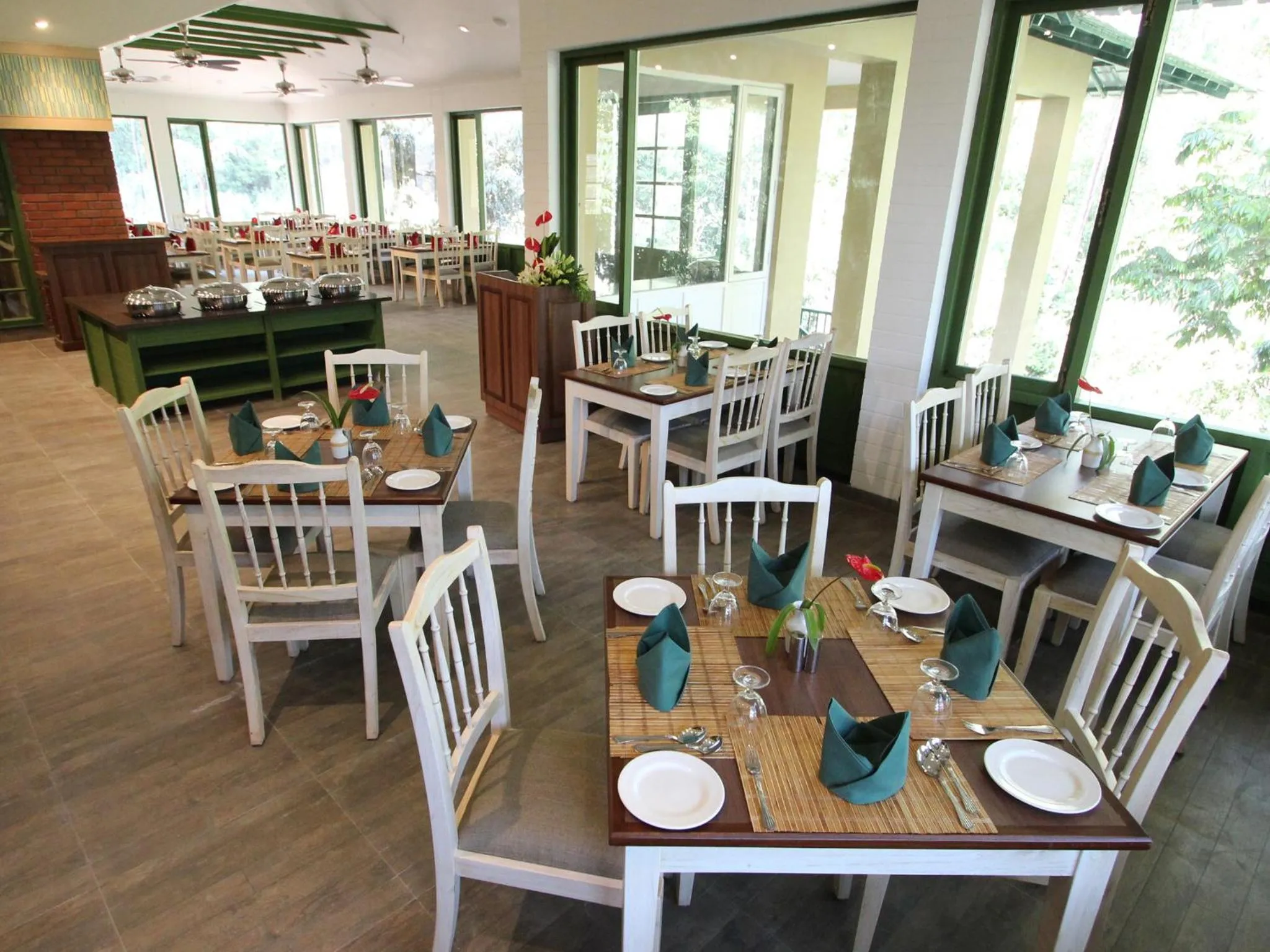 Restaurant/places to eat in Club Mahindra Mount Serene, Munnar