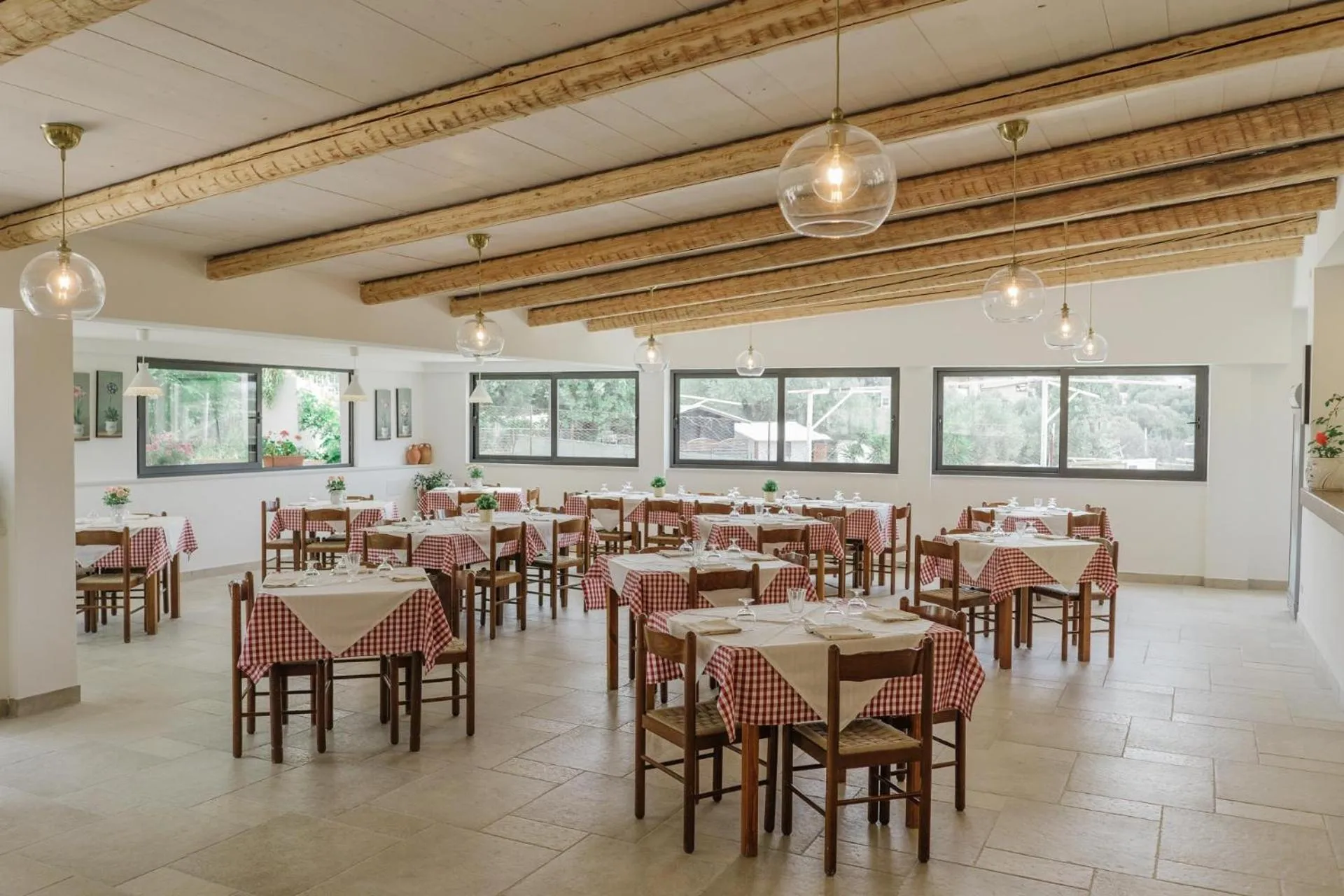 Restaurant/places to eat in Hotel Santa Rosalia