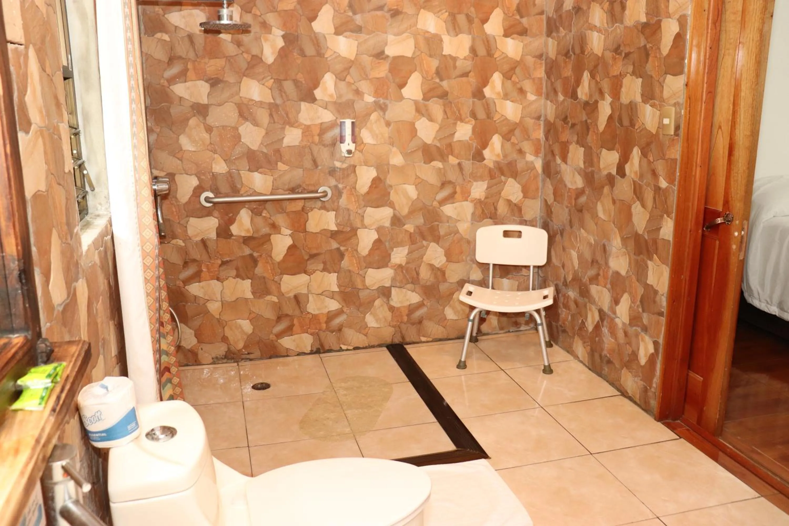 Shower in Hotel Samoa del Sur