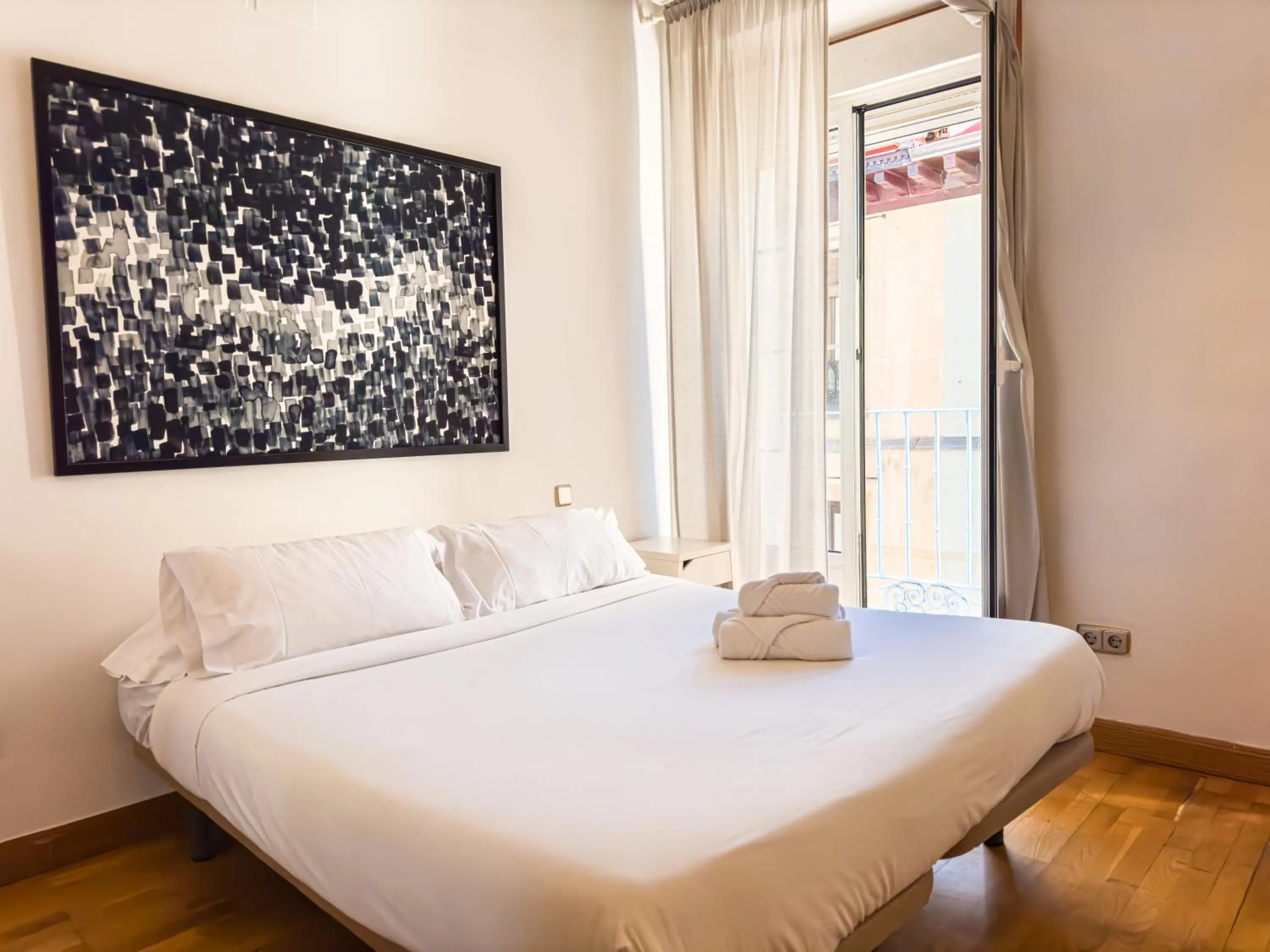 One-Bedroom Apartment with Balcony in Casa de las letras