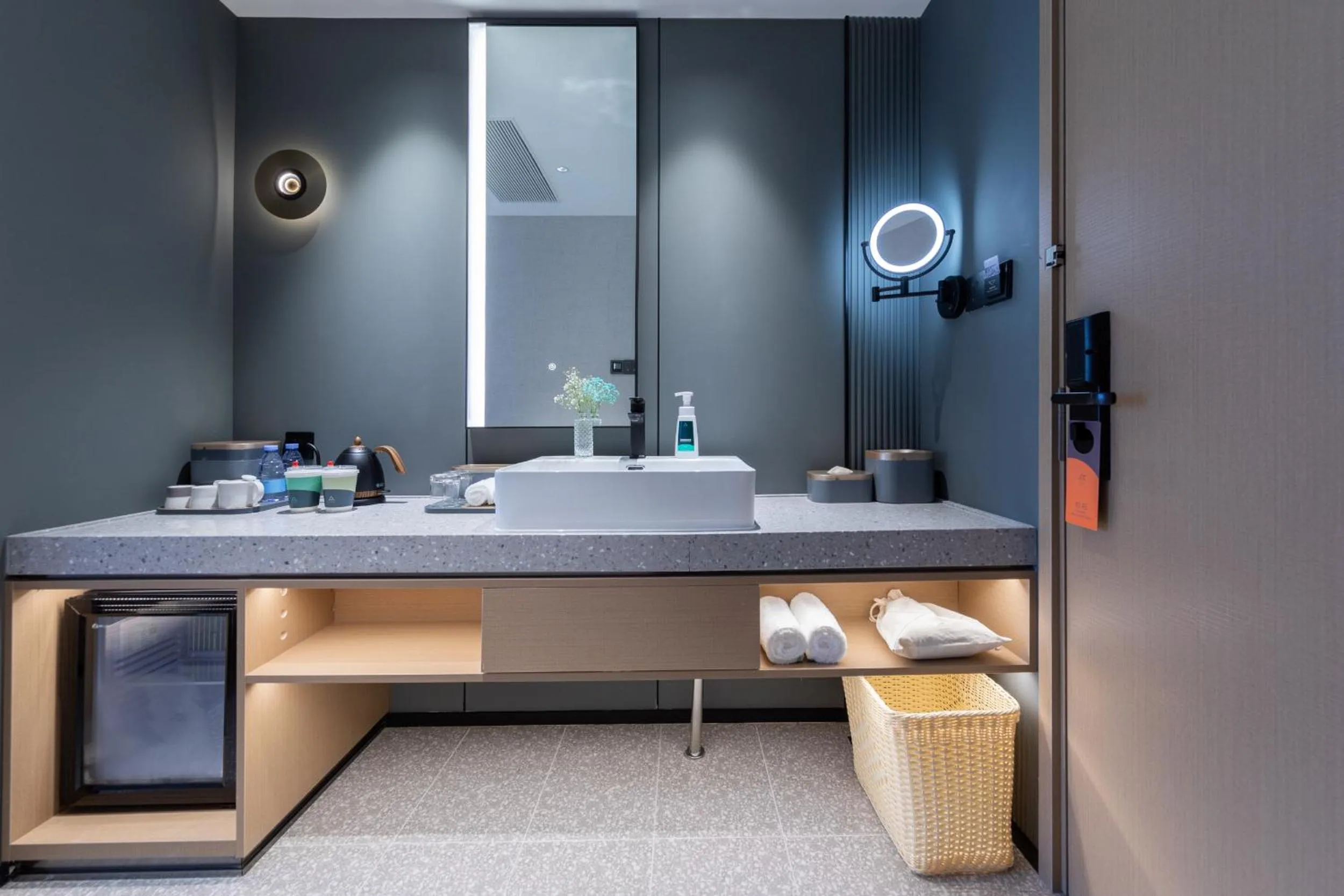 towels, Bed in Atour Hotel Wuhan Wuchang Zhongnan Road