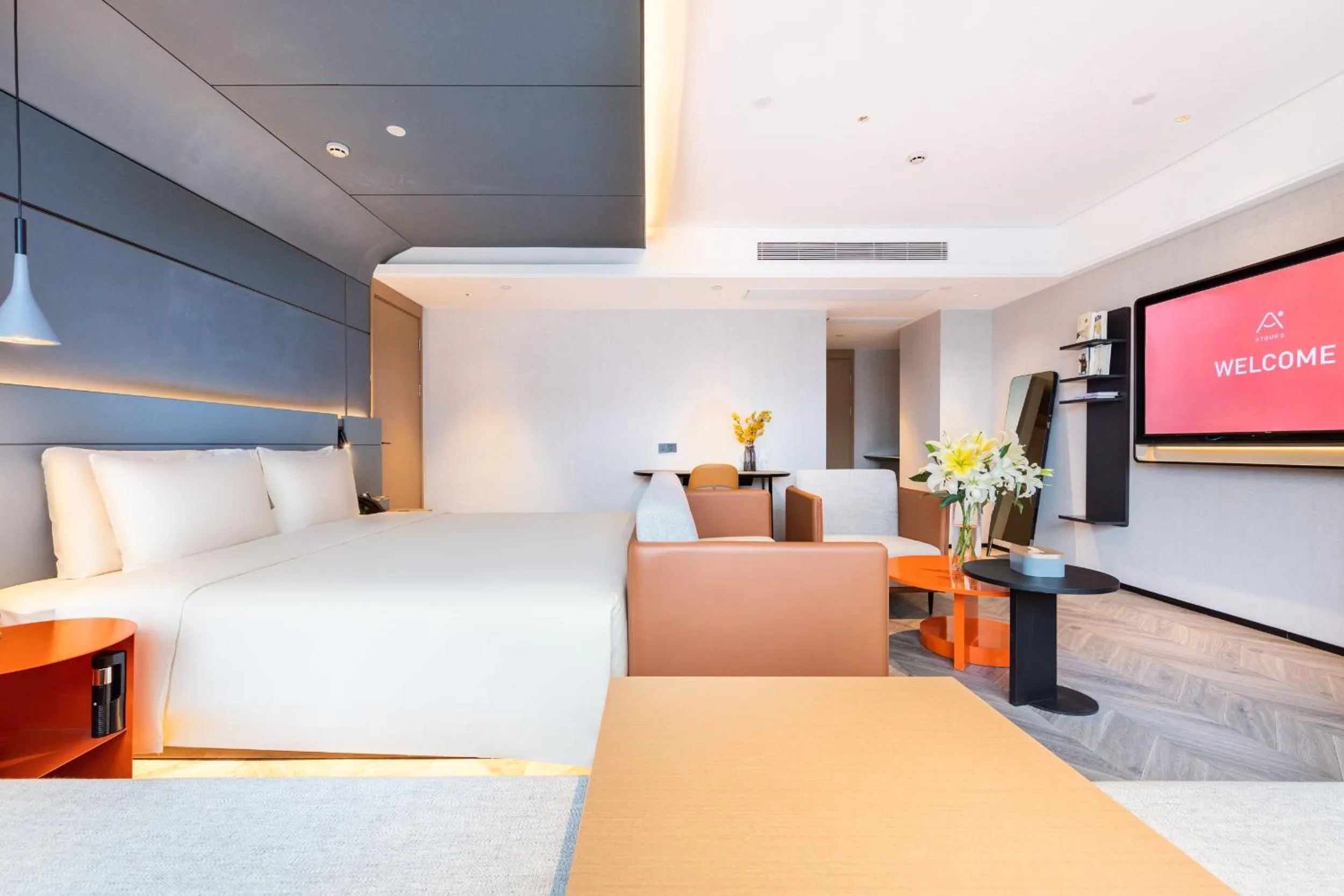 Photo of the whole room, Bed in Atour Hotel Wuhan Wuchang Zhongnan Road