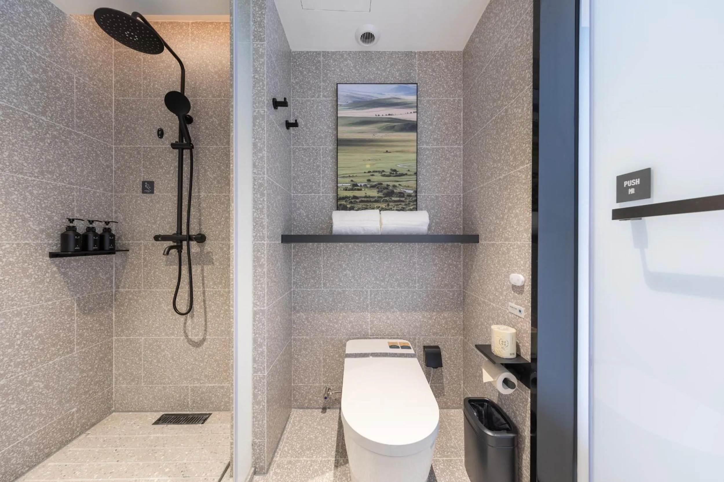 Toilet in Atour Hotel Wuhan Wuchang Zhongnan Road