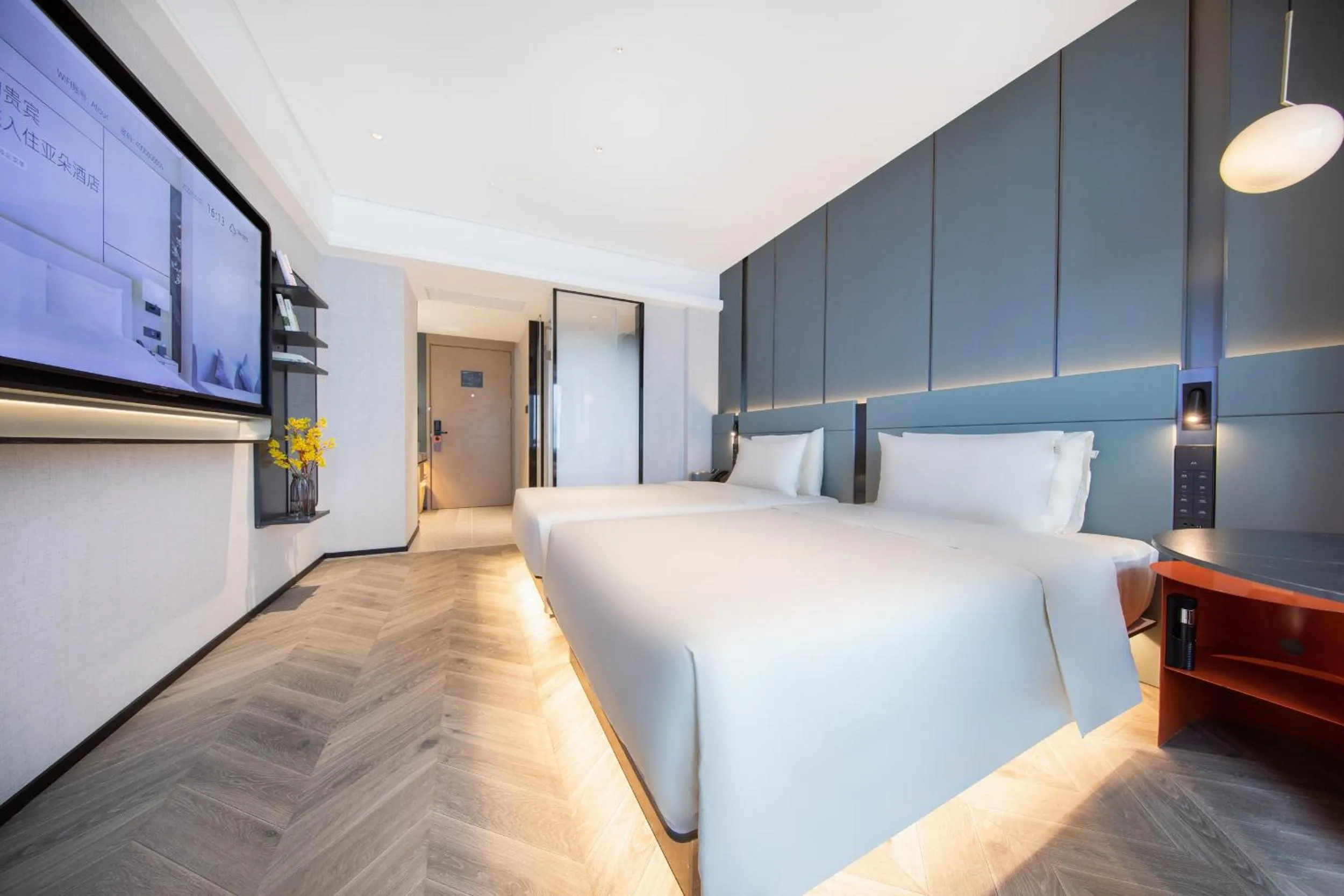 Photo of the whole room, Bed in Atour Hotel Wuhan Wuchang Zhongnan Road