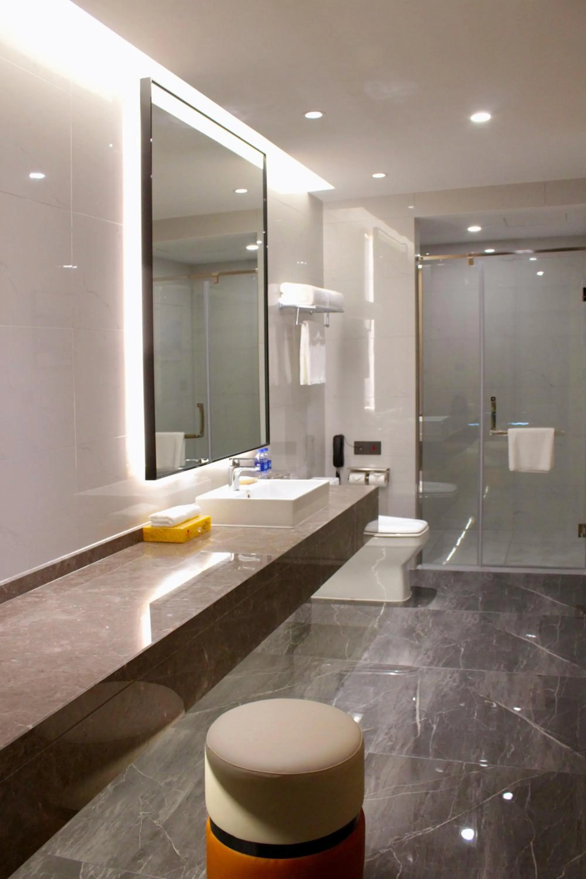 Shower in Meilun Hotel Shanghai Hongqiao Hub
