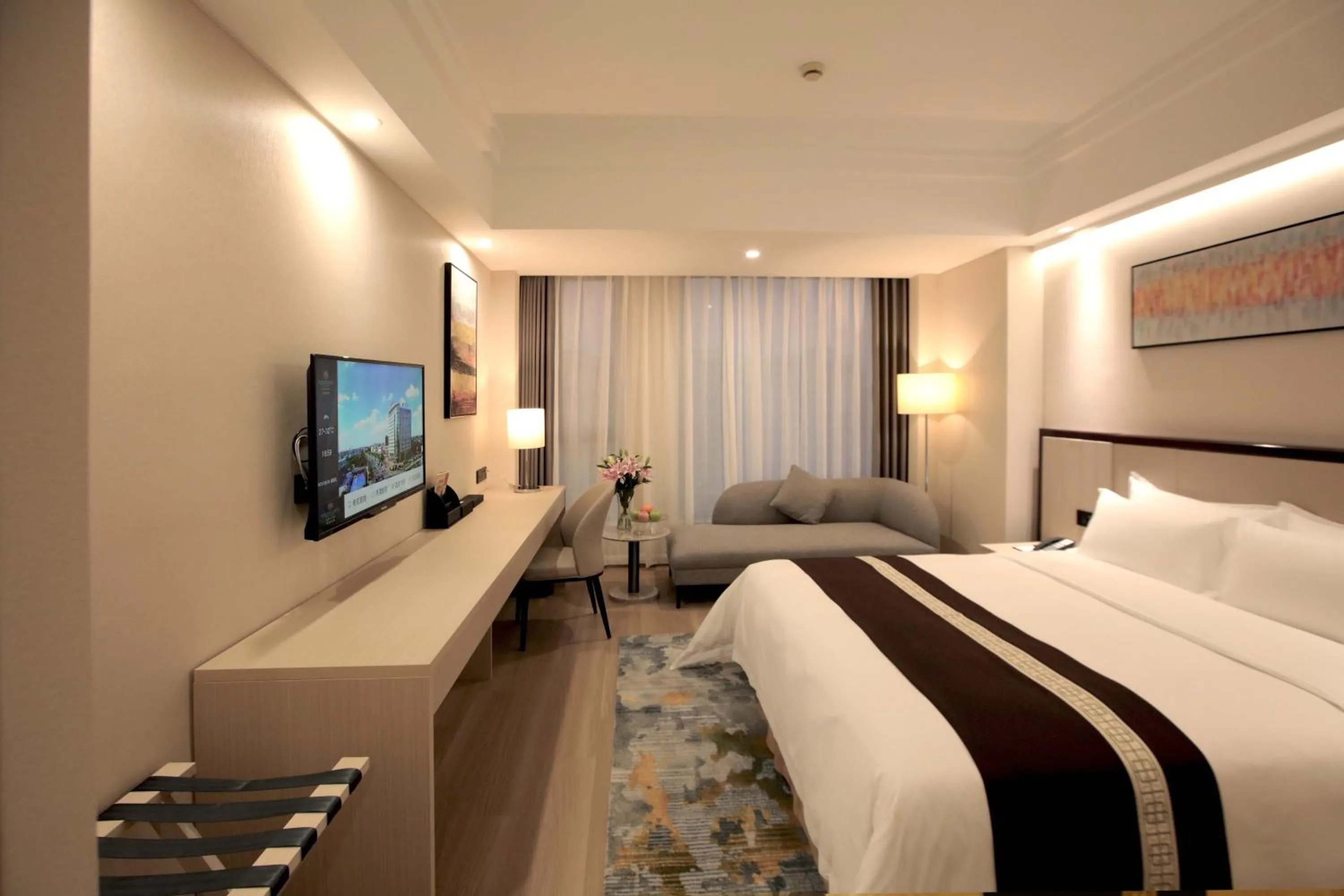 Communal lounge/ TV room in Meilun Hotel Shanghai Hongqiao Hub