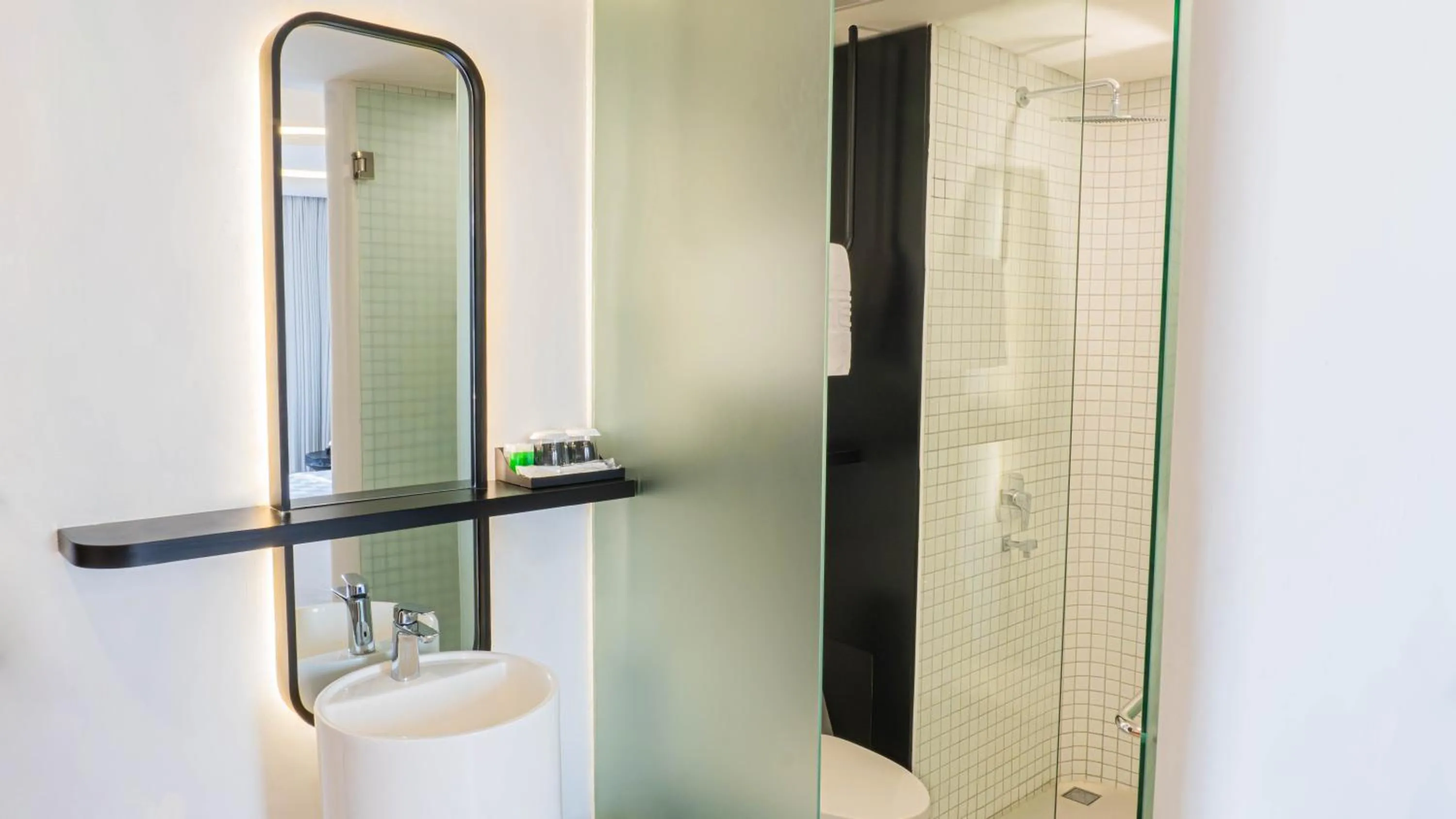 Bathroom in EXCOTEL Design Hotel Surabaya