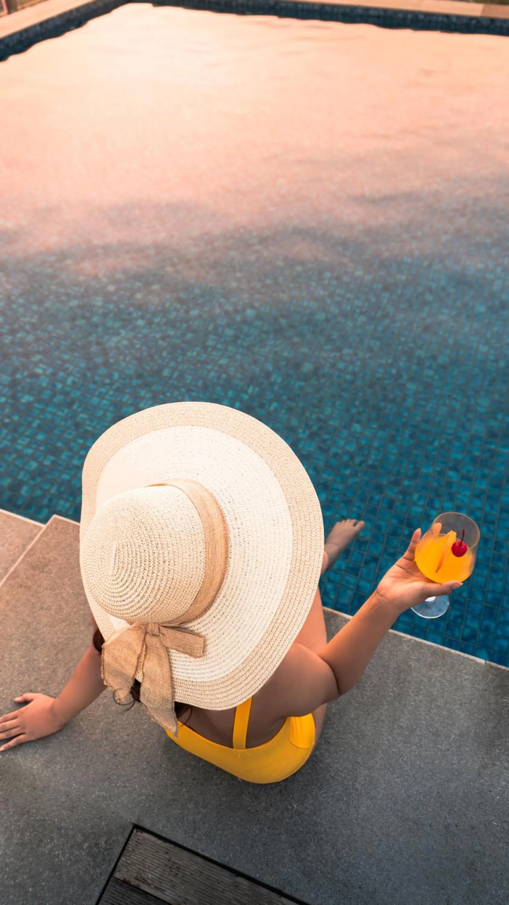 Swimming pool in EXCOTEL Design Hotel Surabaya