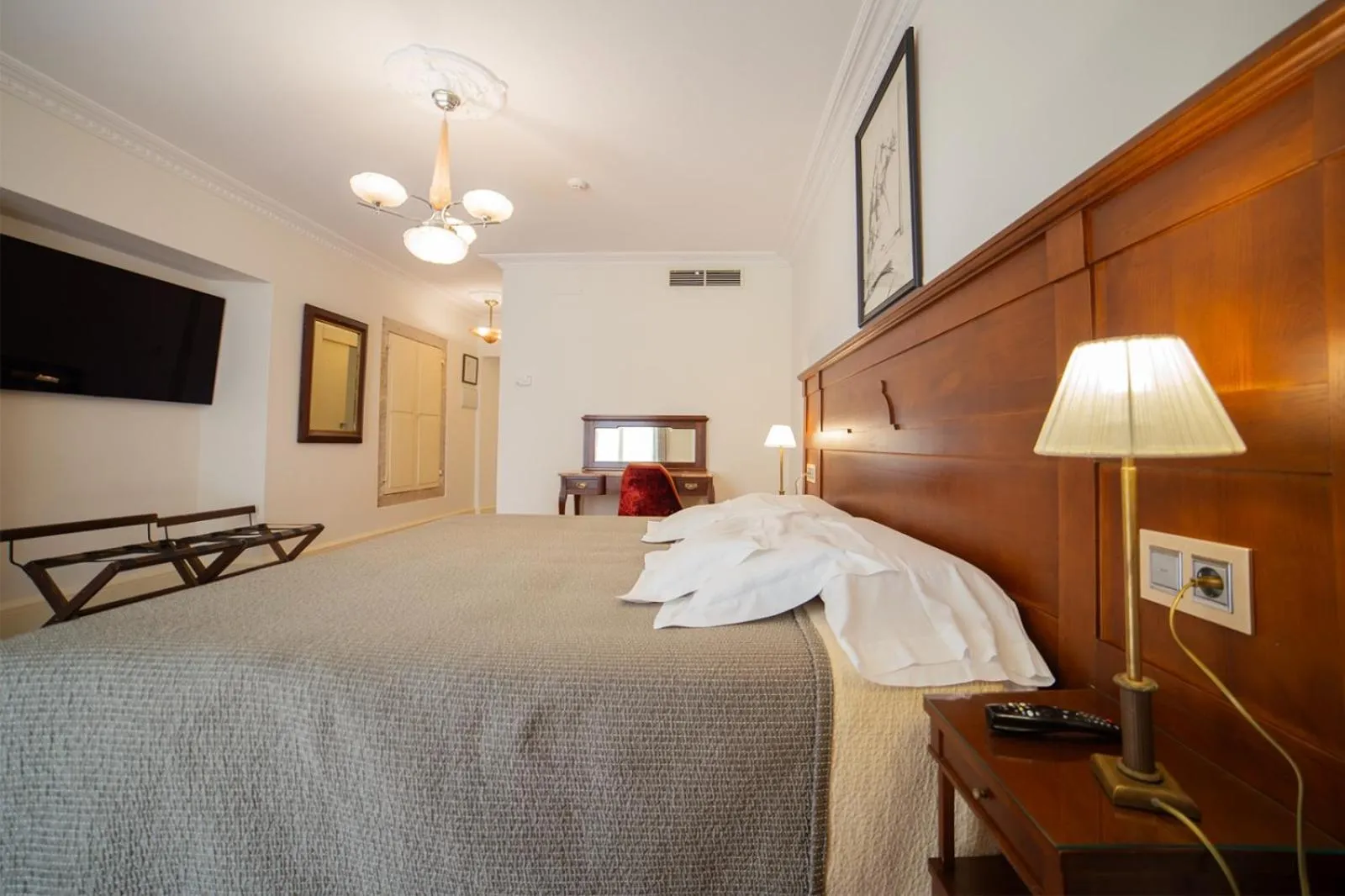 Bed in Hotel Monumento Pazo de Orbán