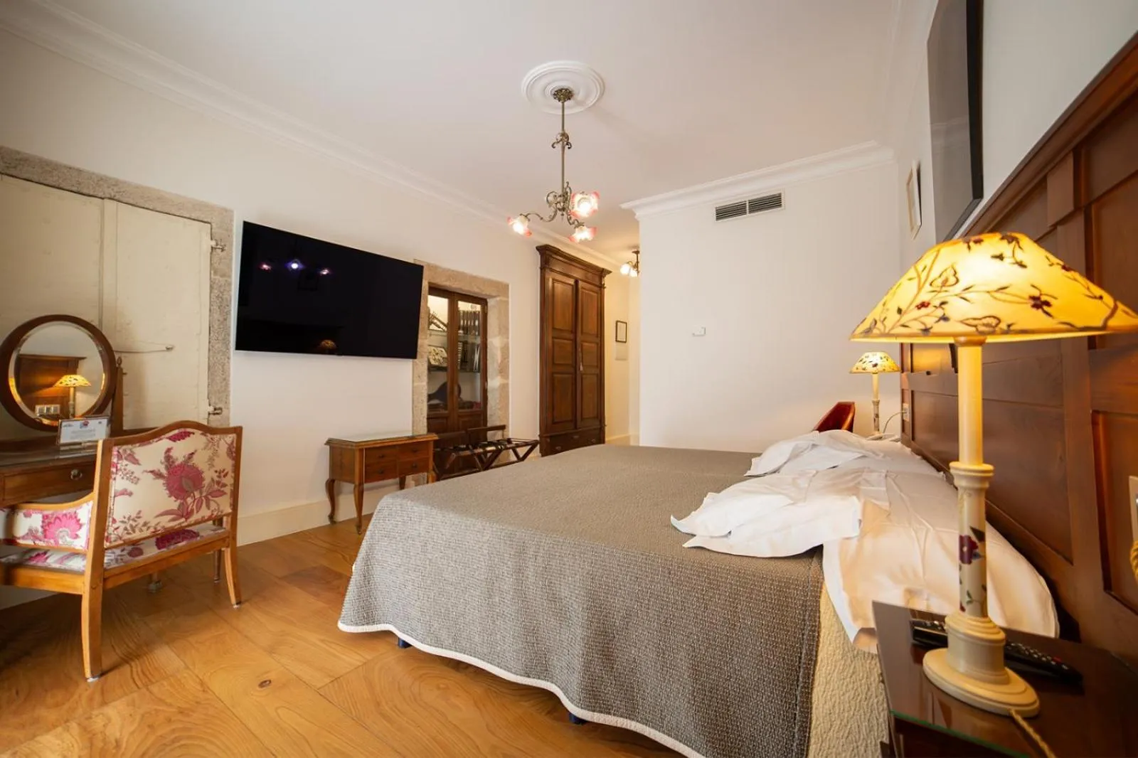 Bedroom, Bed in Hotel Monumento Pazo de Orbán