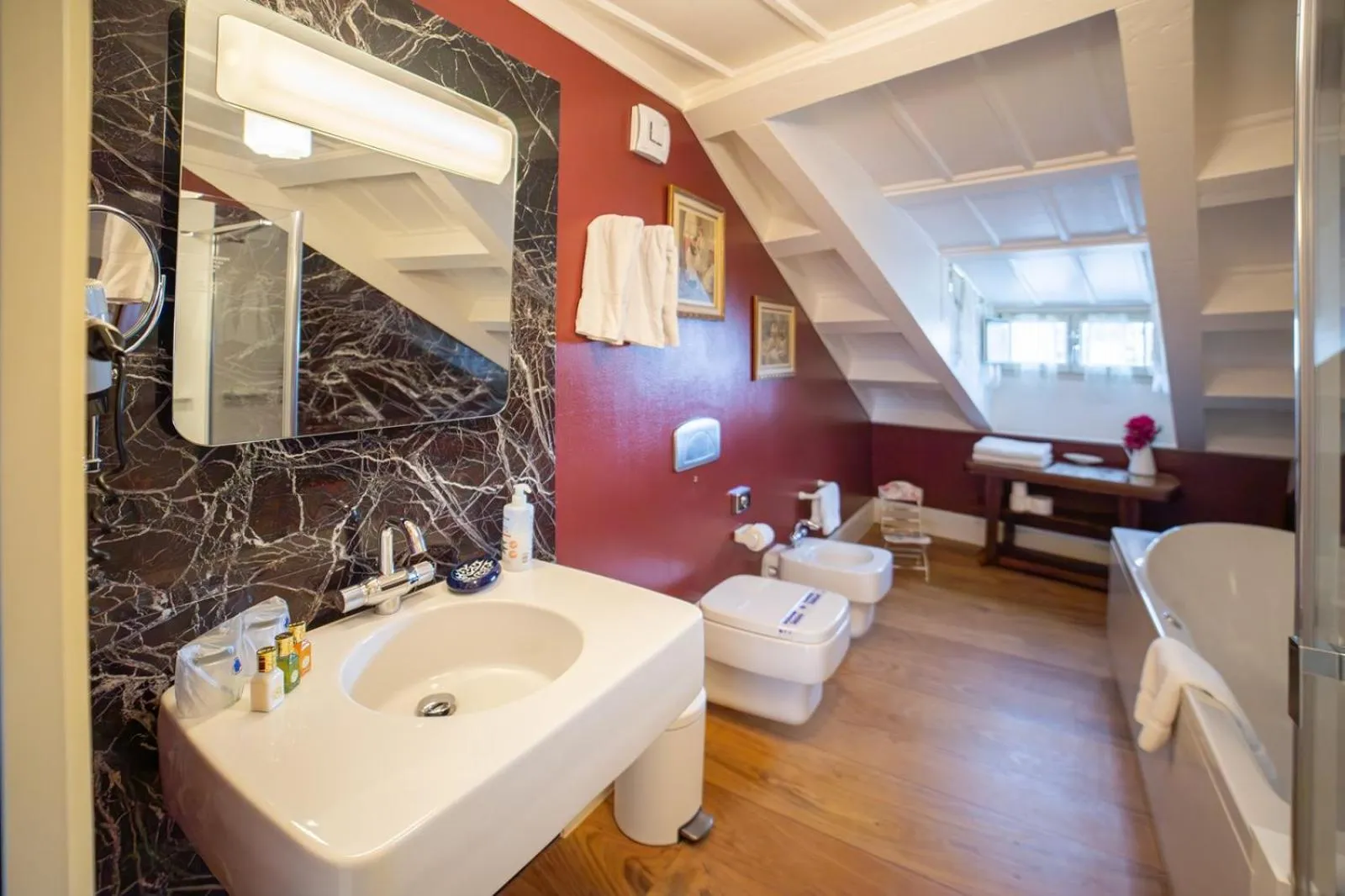 Bathroom in Hotel Monumento Pazo de Orbán