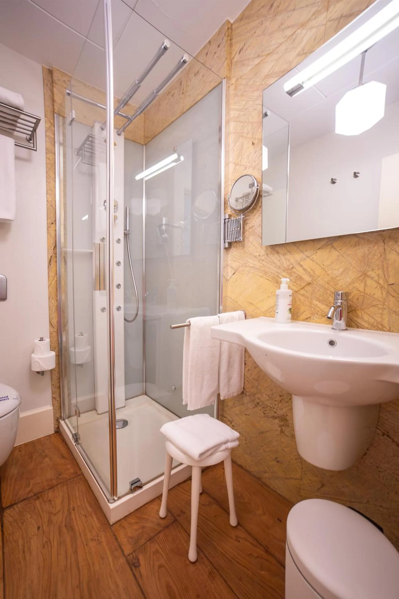 Bathroom in Hotel Monumento Pazo de Orbán