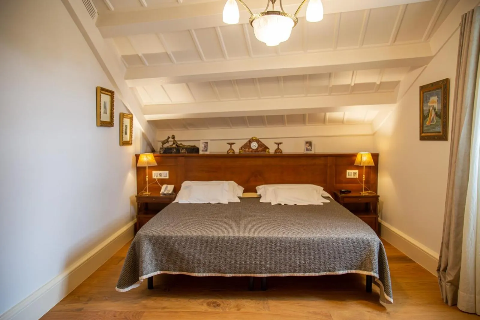 Bedroom, Bed in Hotel Monumento Pazo de Orbán