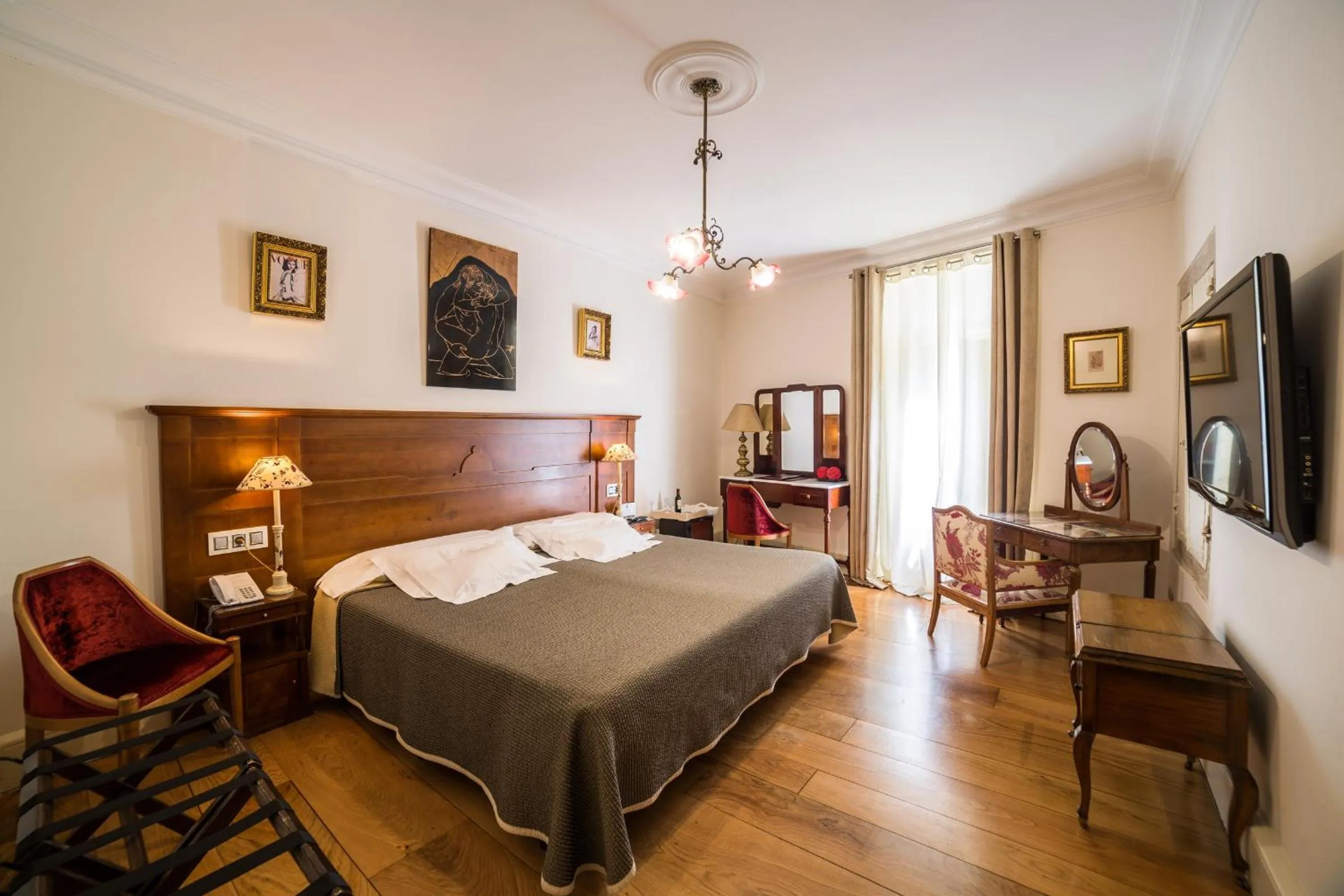 Photo of the whole room, Bed in Hotel Monumento Pazo de Orbán