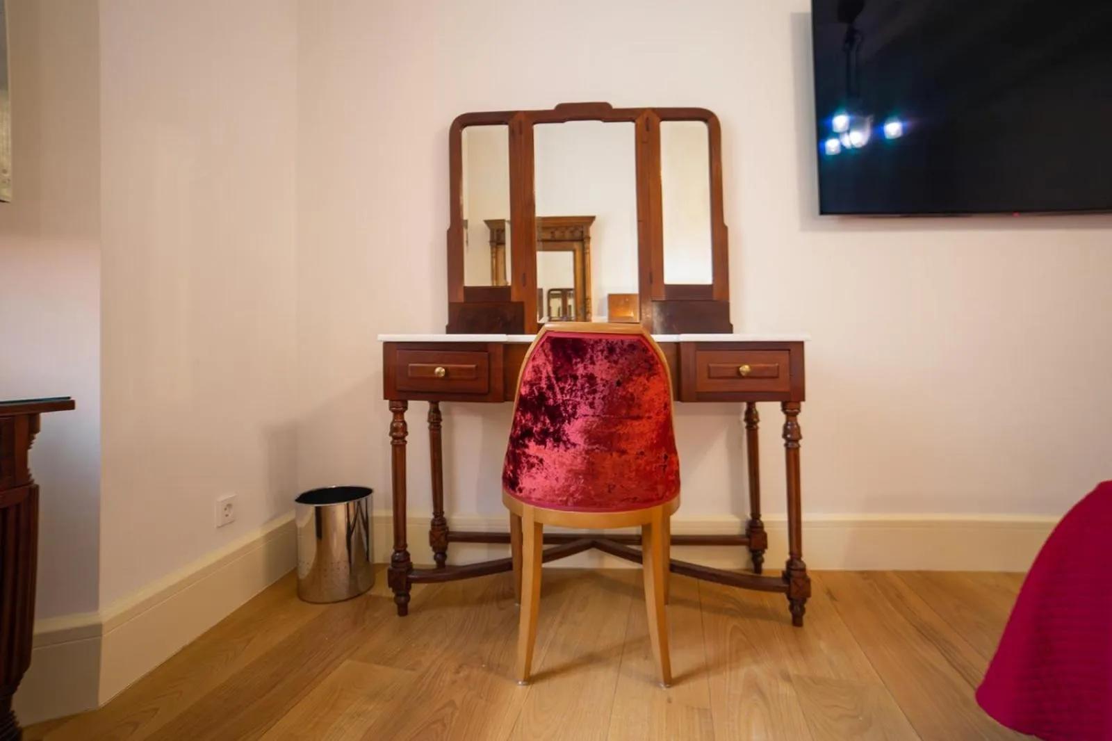 TV and multimedia in Hotel Monumento Pazo de Orbán