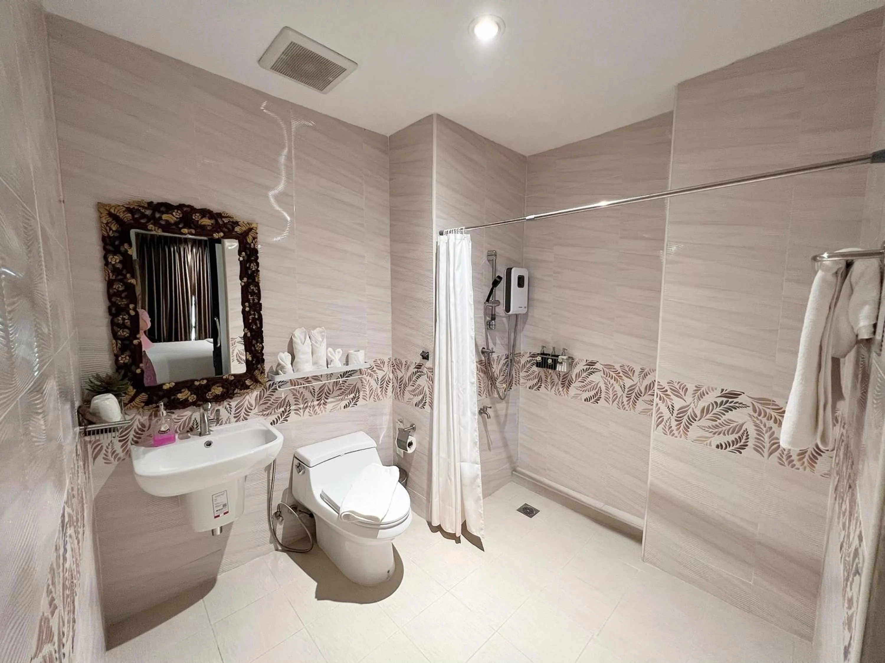 Bathroom in Kokhaburi Hotel