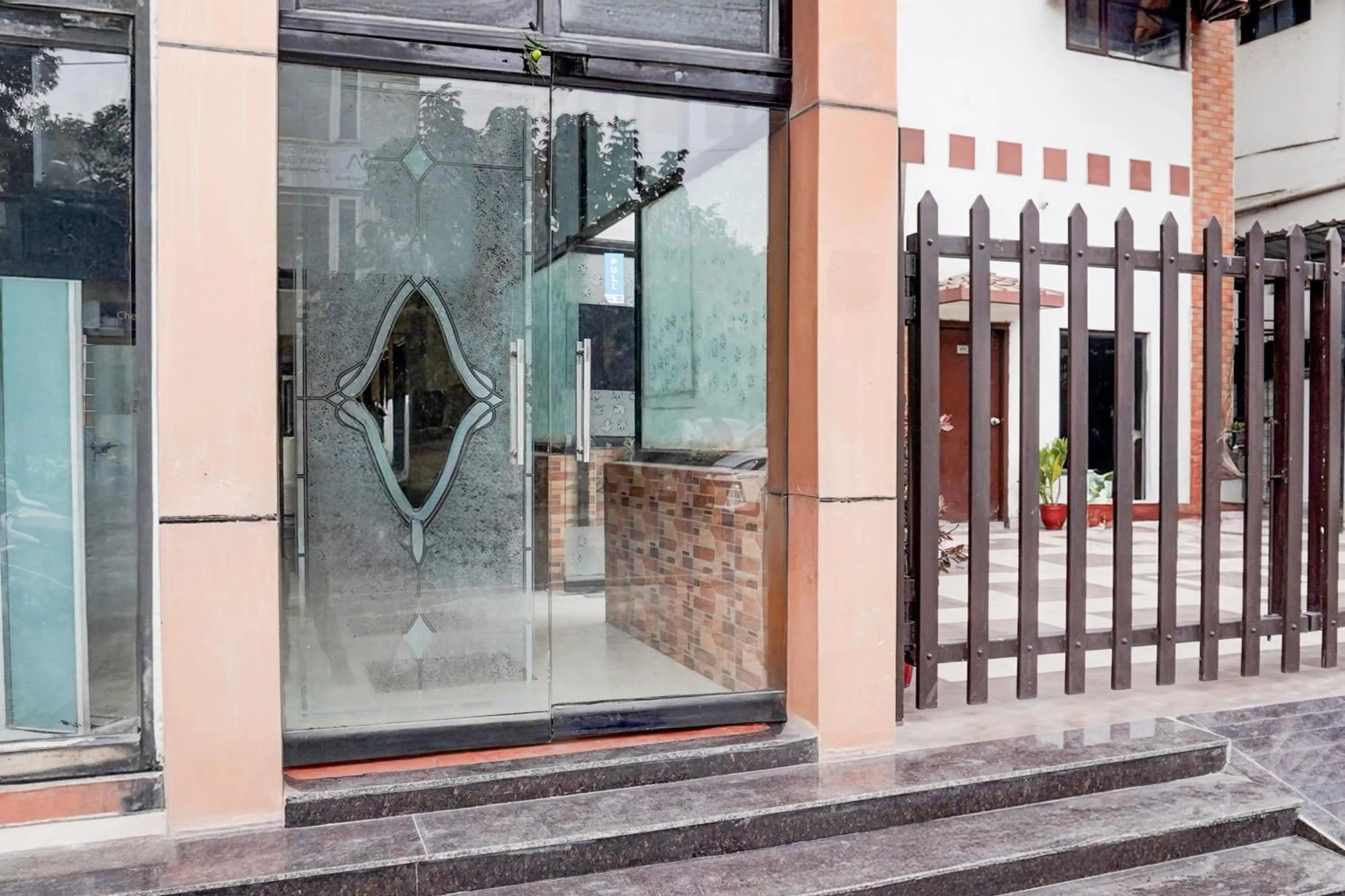 Facade/entrance in Super Hotel O Tyagi Road near Railway Station
