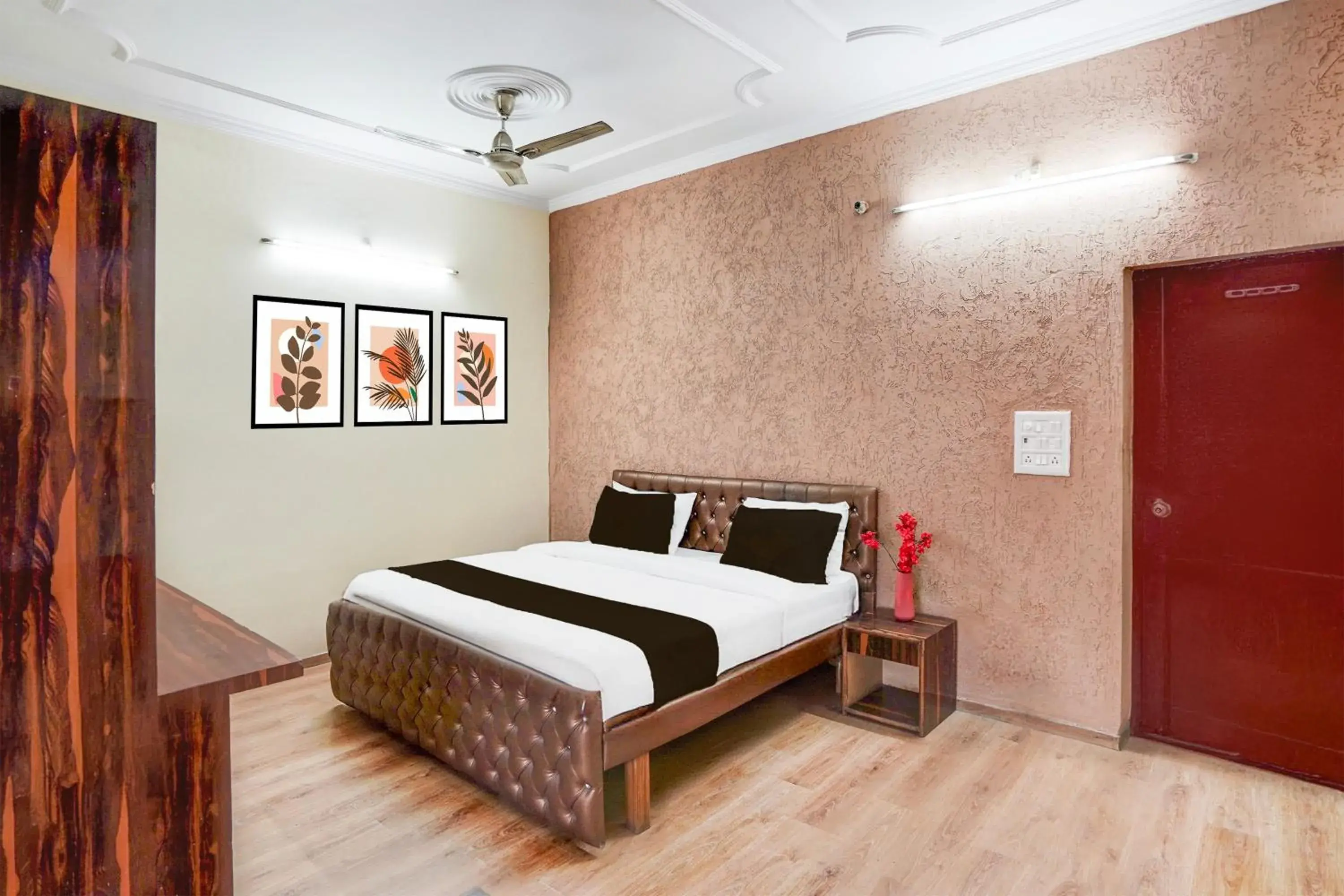 Small Double Room - single occupancy in Hotel O Tyagi Road near Railway Station Small Double Room - single occupancy in Hotel O Tyagi Road near Railway Station