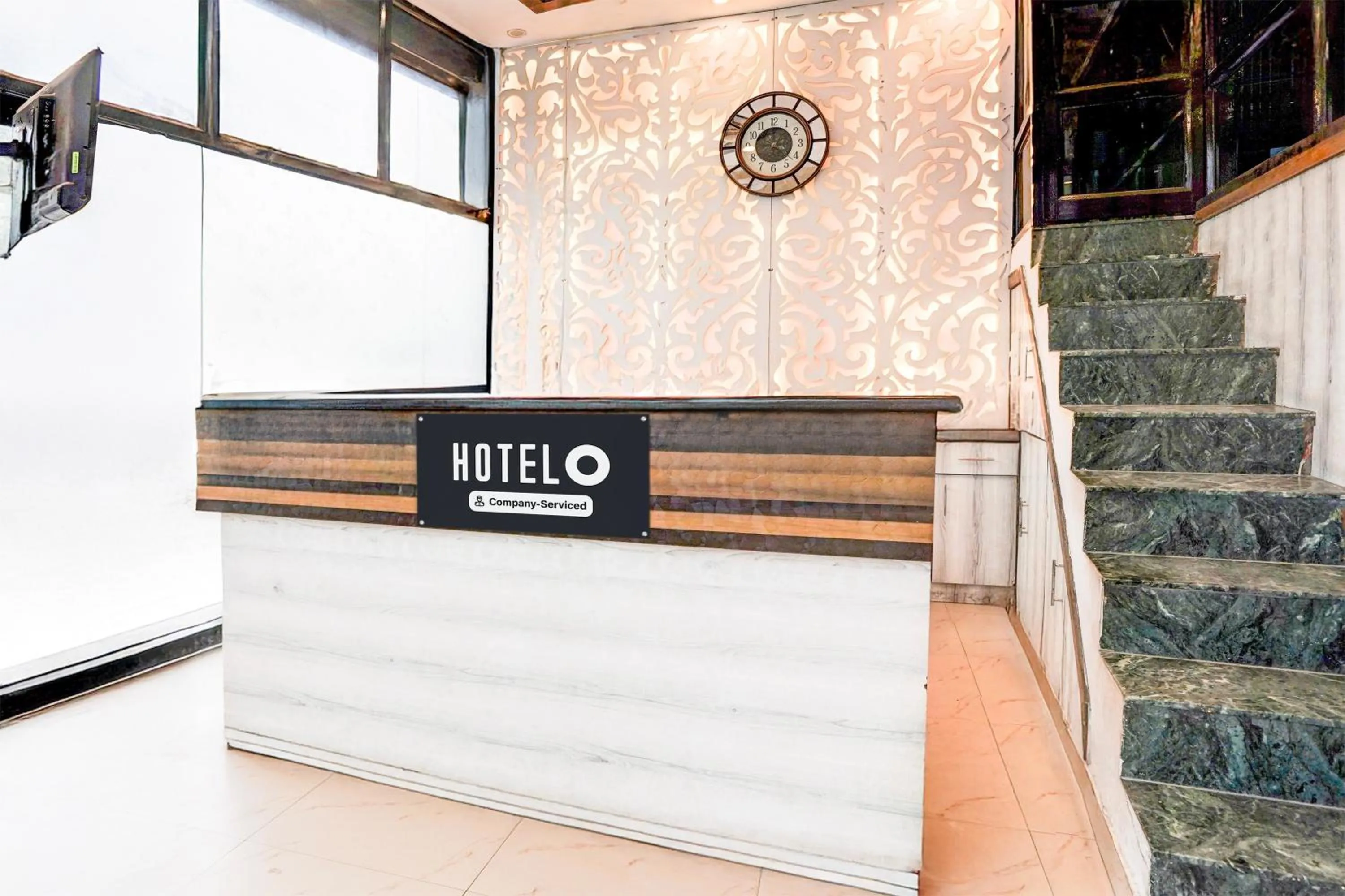Lobby or reception in Super Hotel O Tyagi Road near Railway Station