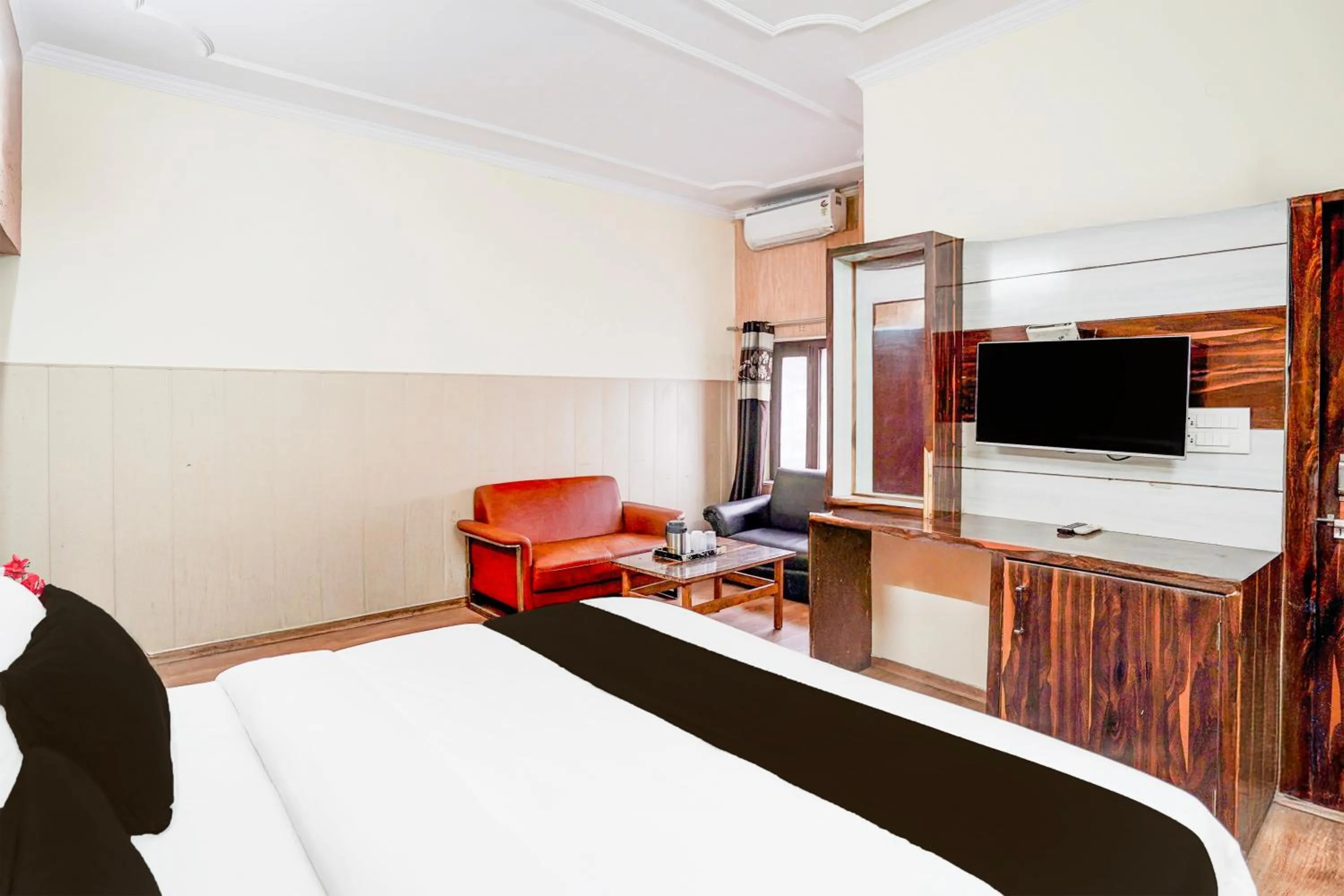 Bedroom, Bed in Super Hotel O Tyagi Road near Railway Station