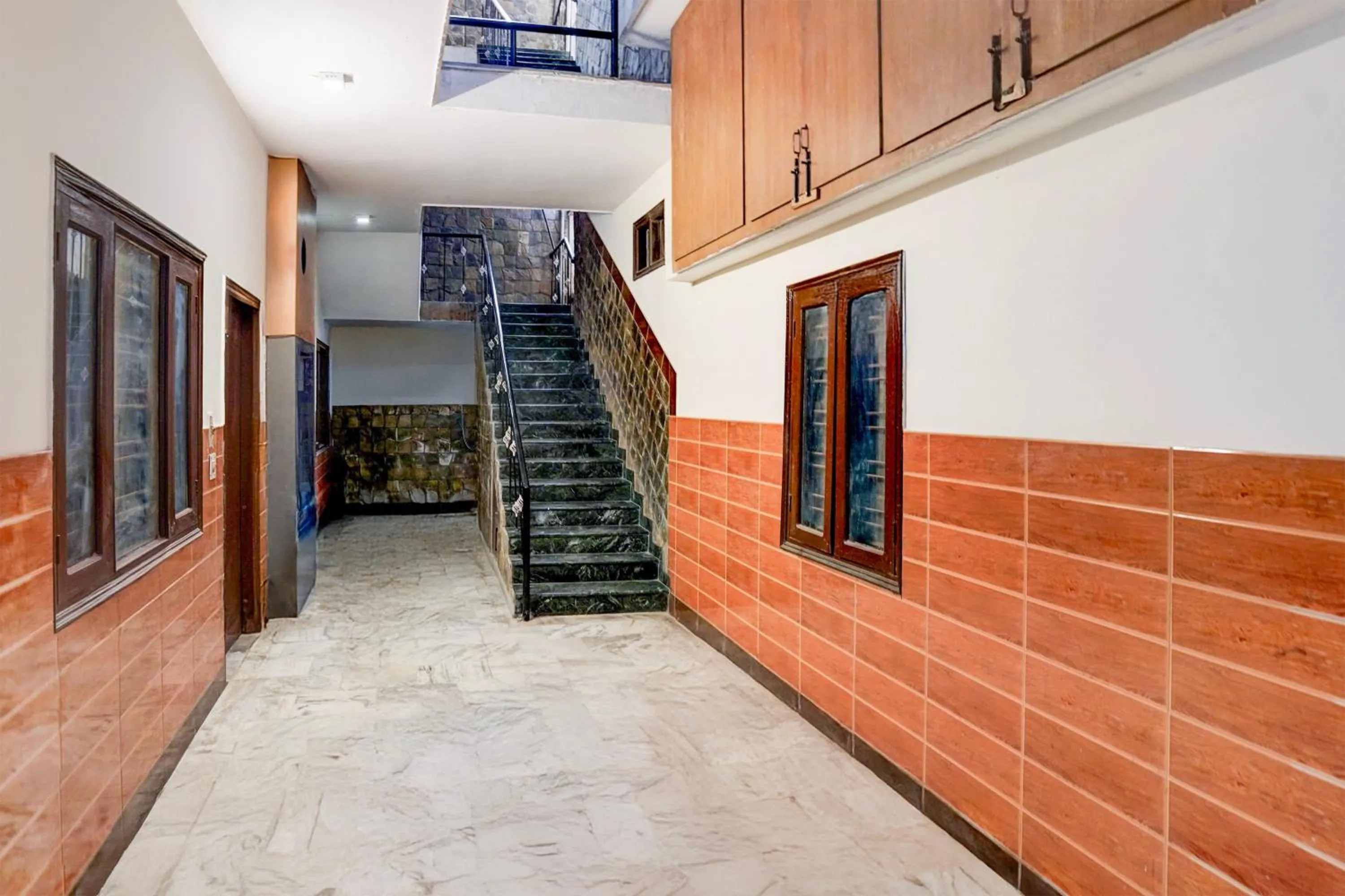 Lobby or reception in Super Hotel O Tyagi Road near Railway Station