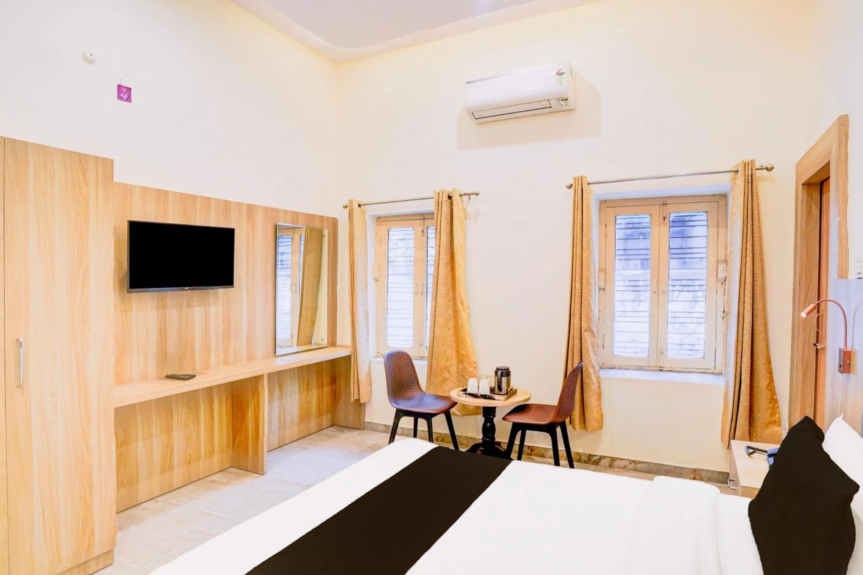 Bedroom, Bed in Super Hotel O Tyagi Road near Railway Station