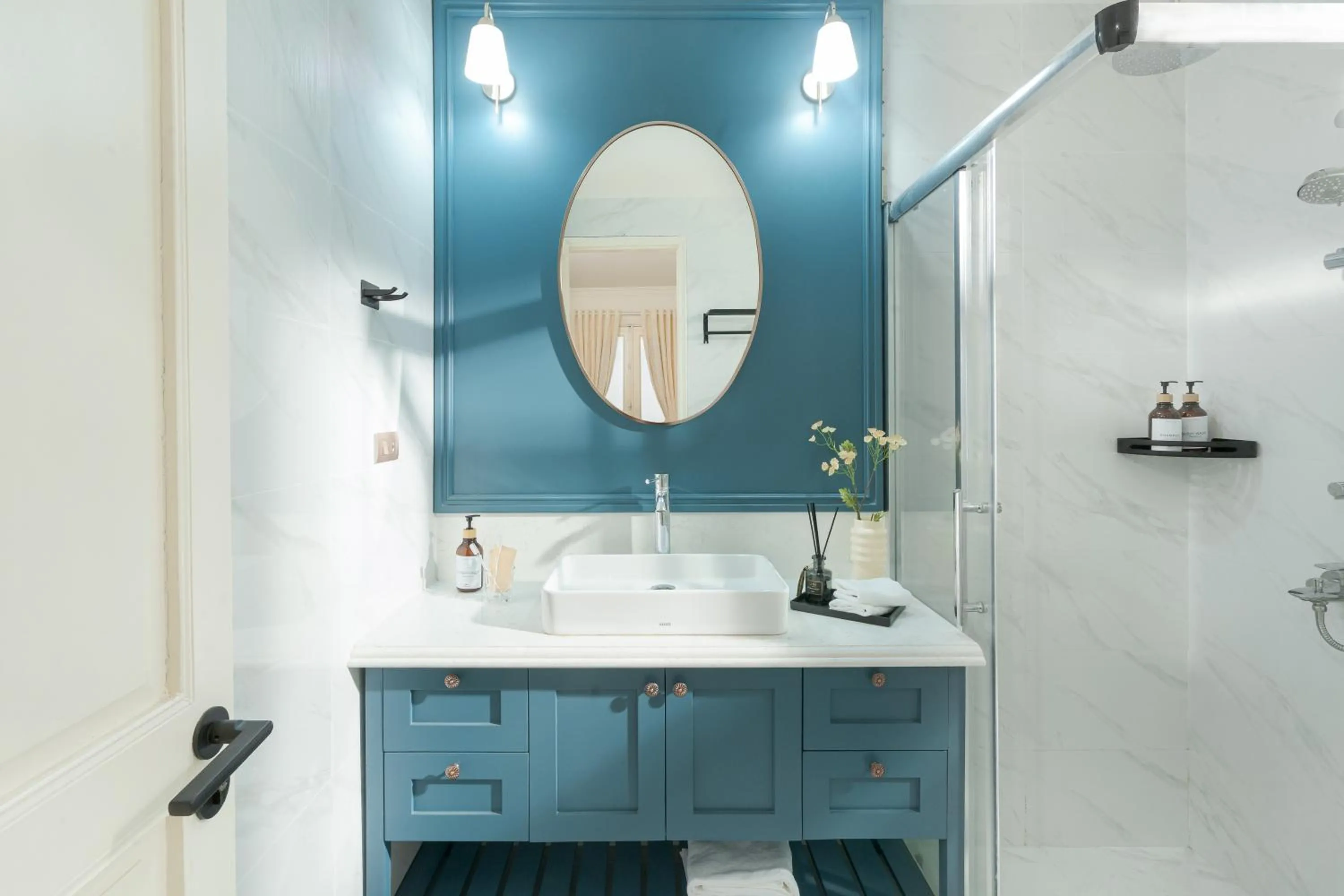 Shower in Éclectique Hanoi Homestay