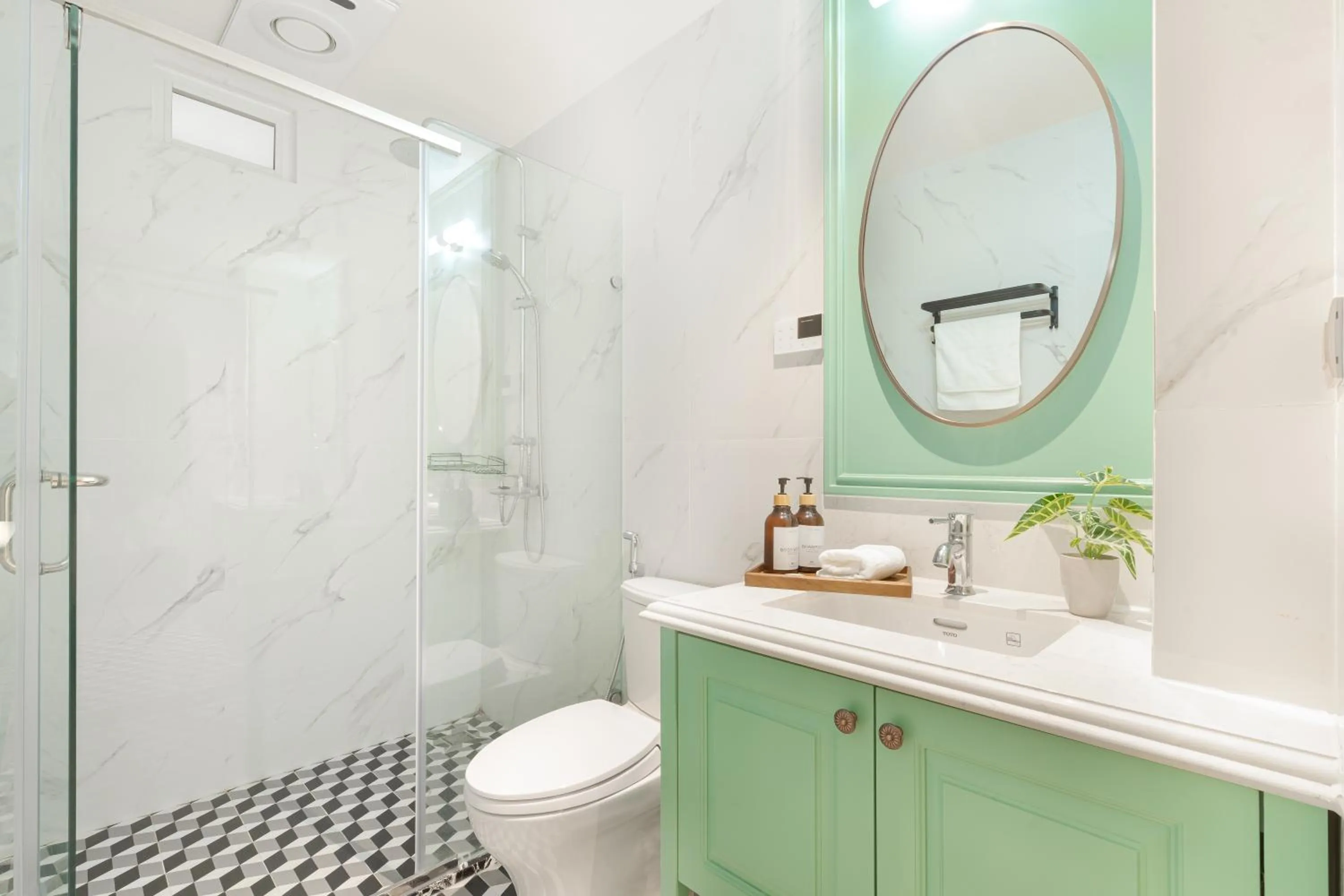 Shower in Éclectique Hanoi Homestay