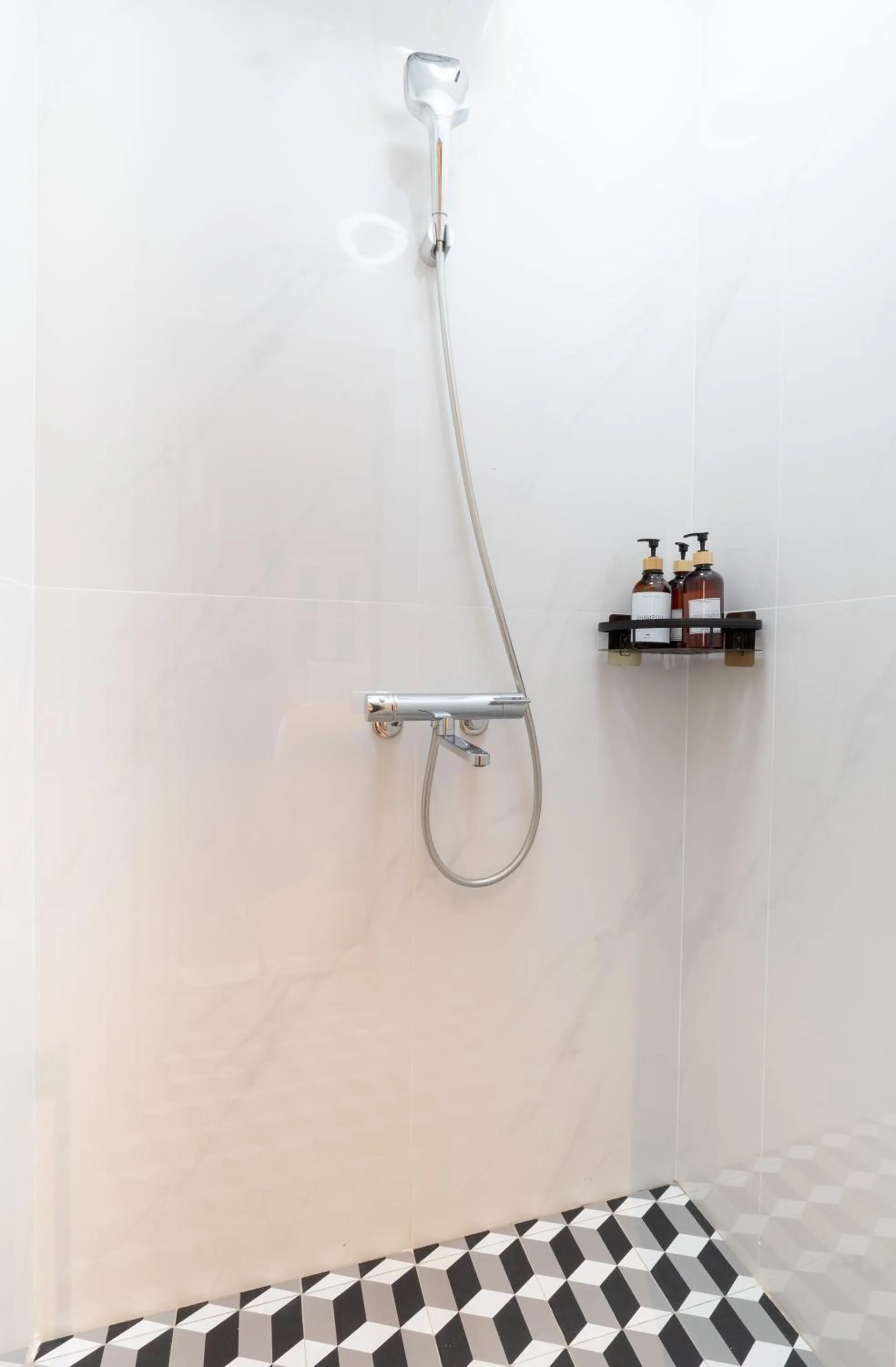 Shower in Éclectique Hanoi Homestay