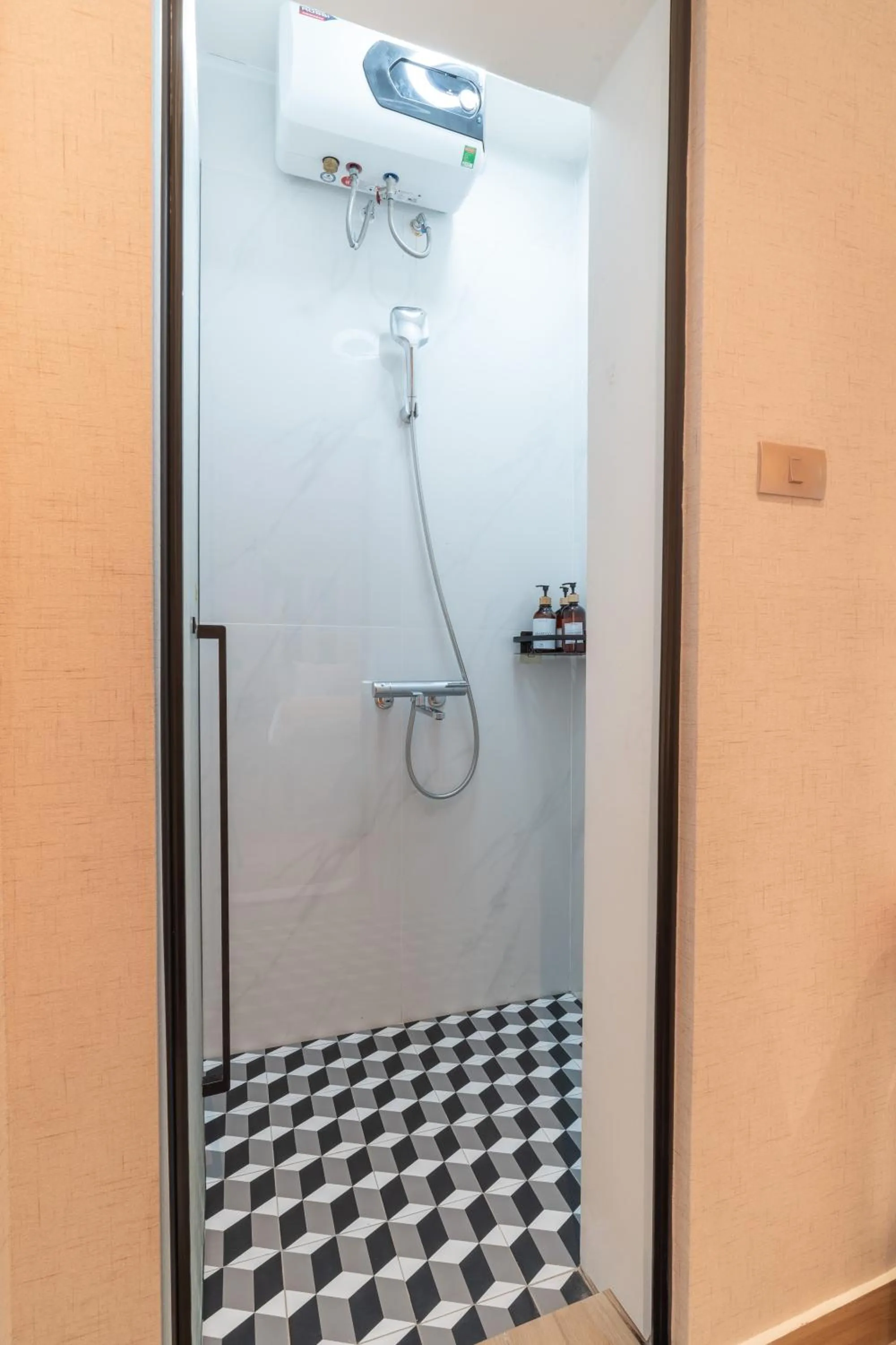 Shower in Éclectique Hanoi Homestay