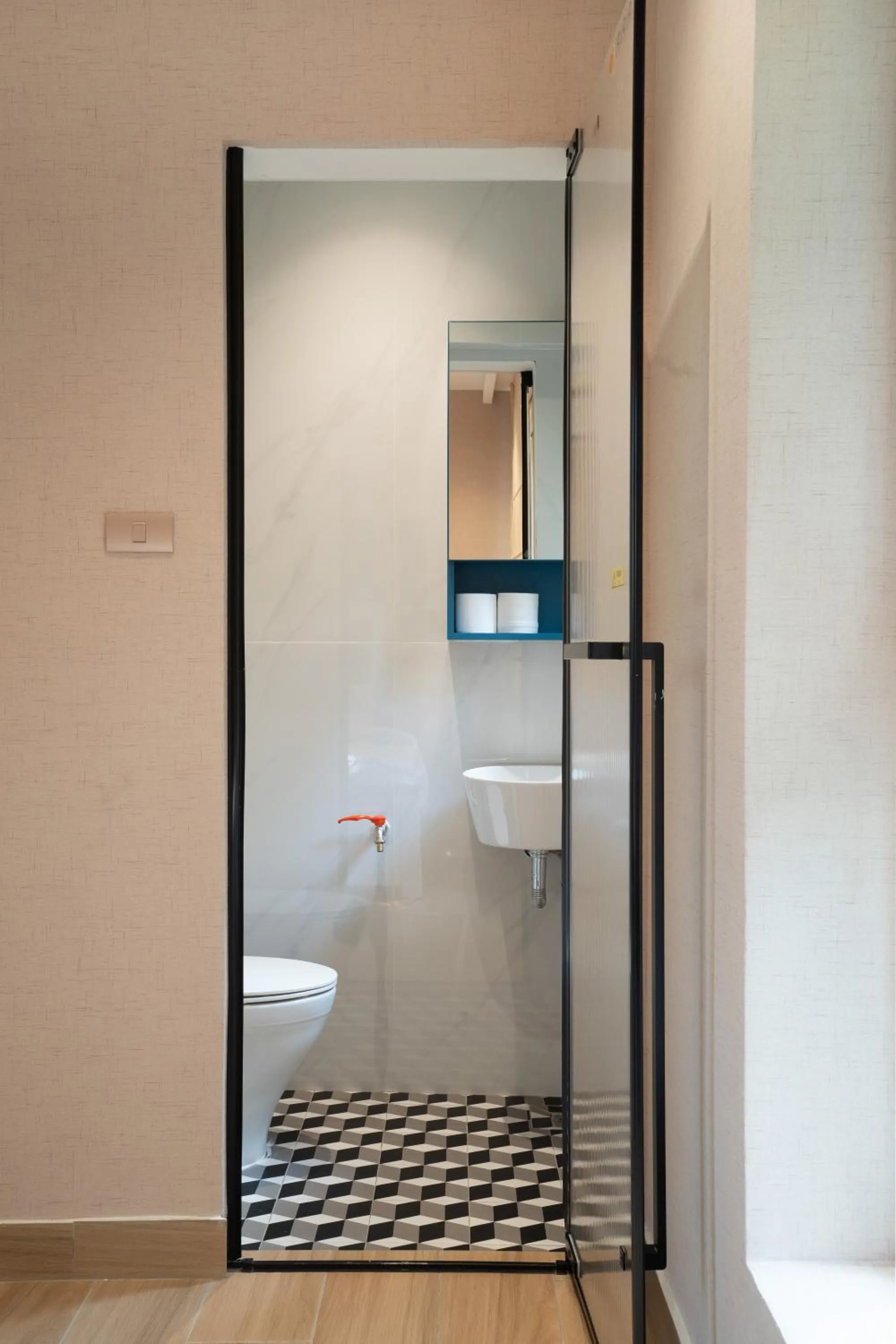 Shower in Éclectique Hanoi Homestay