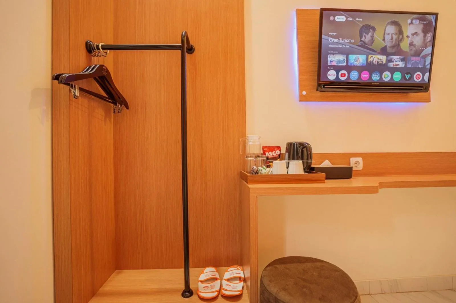 TV and multimedia in The Cabin Hotel Lovina Bali