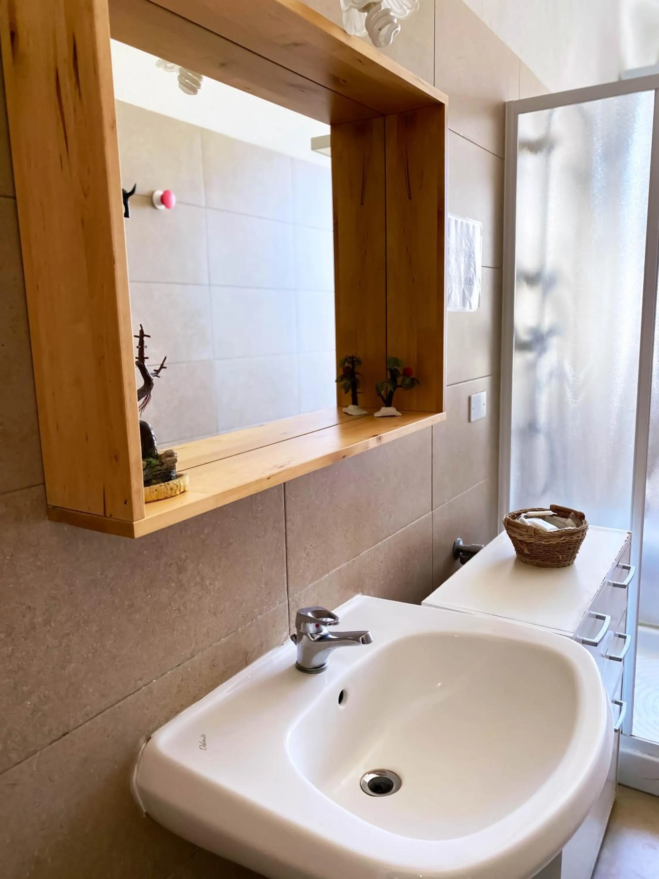 Bathroom in I Am Here - Gioia 71