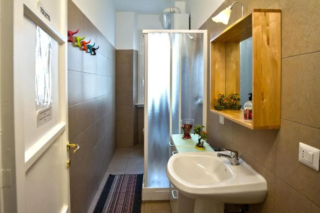 Bathroom in I Am Here - Gioia 71