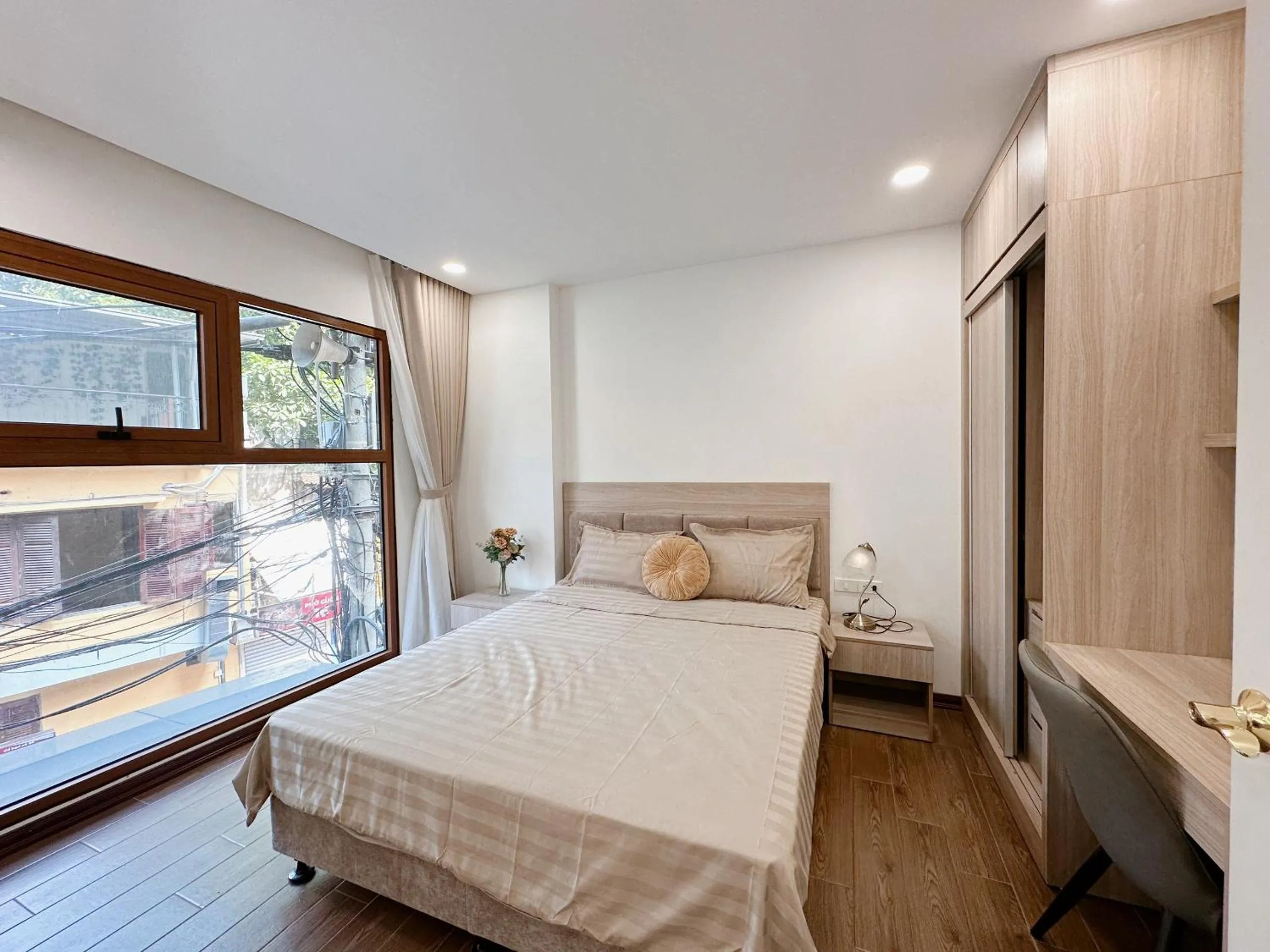 Apartment with City View in Luxe Paradise Hotel Nguyen Khac Hieu