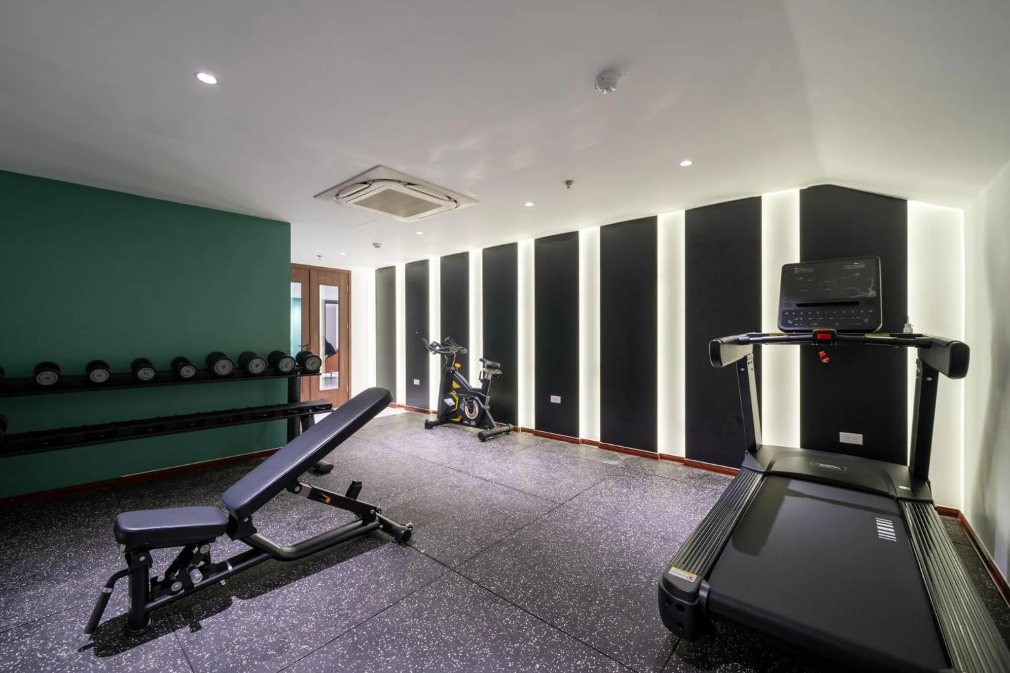 Fitness centre/facilities in Luxe Paradise Hotel Nguyen Khac Hieu