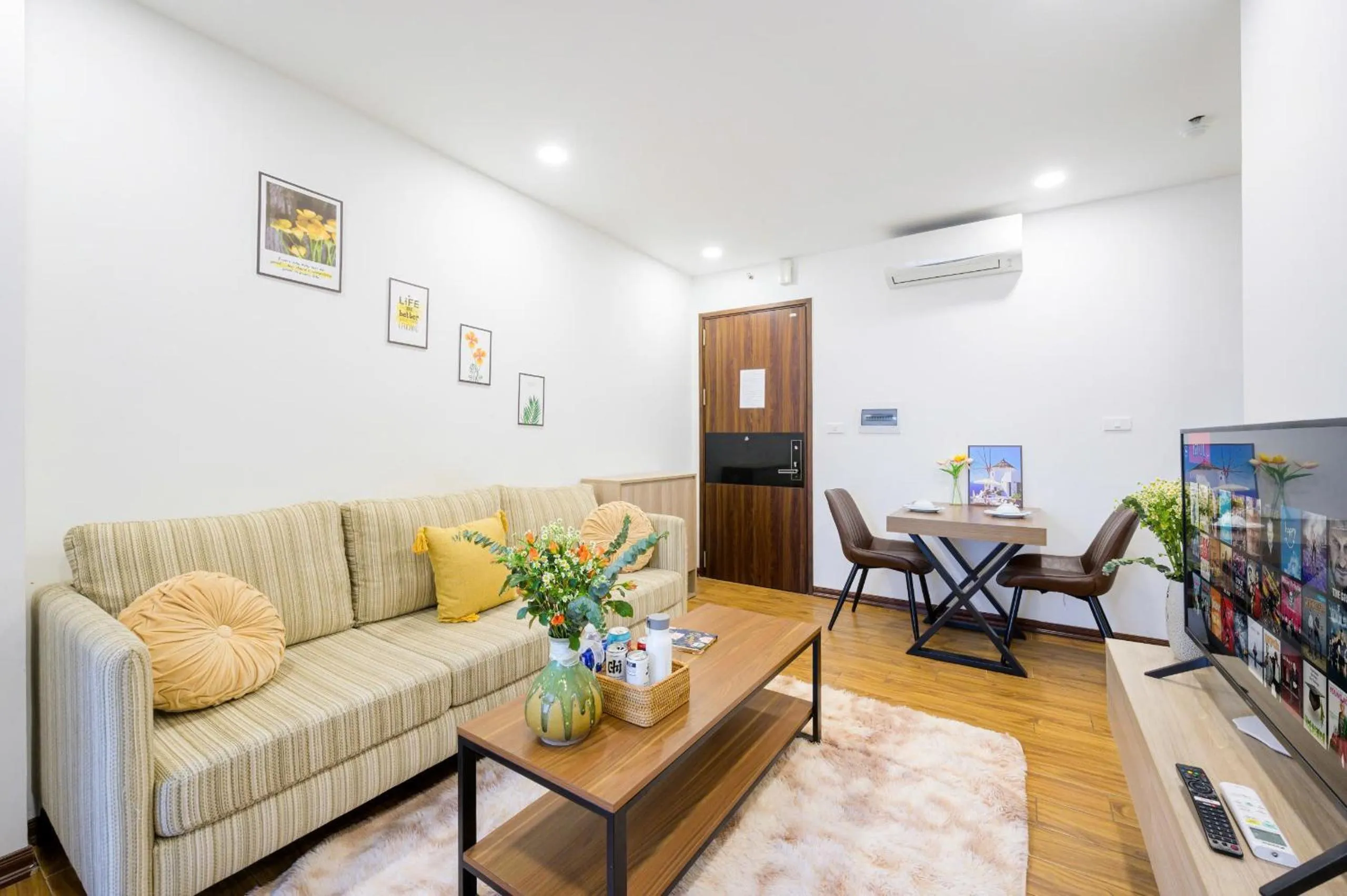 Living room in Luxe Paradise Hotel Nguyen Khac Hieu