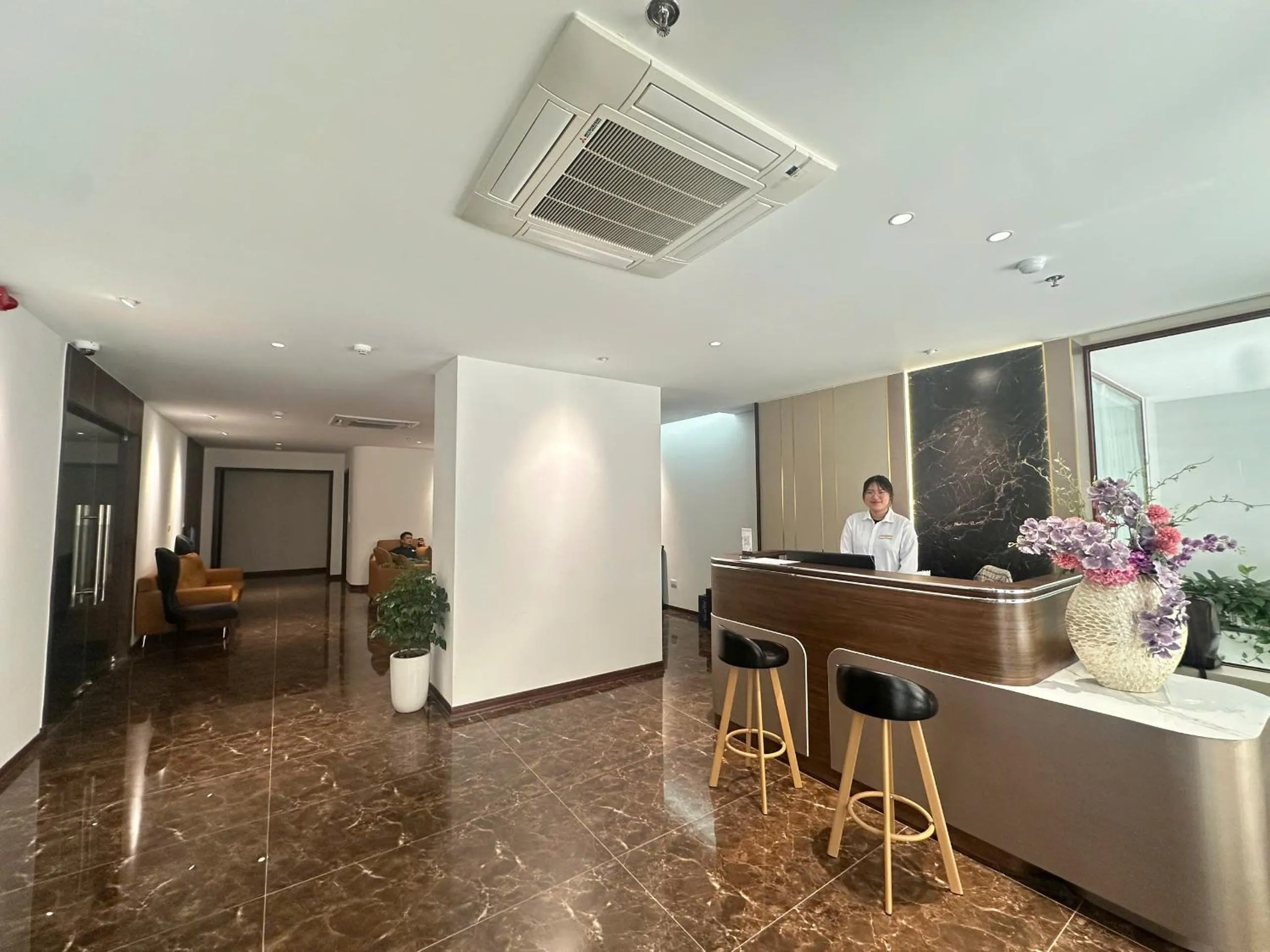 Lobby or reception in Luxe Paradise Hotel Nguyen Khac Hieu