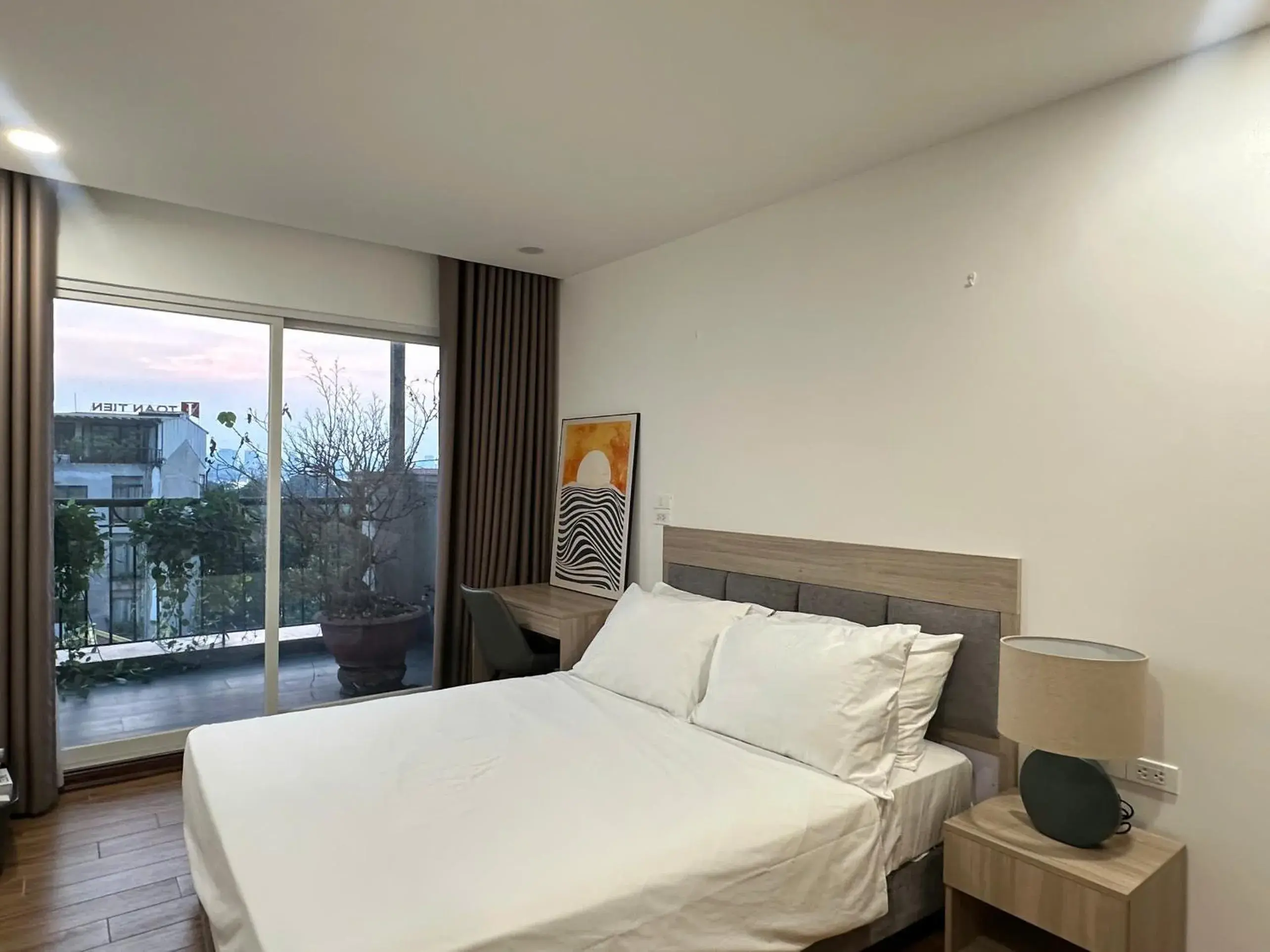 Family Room with Balcony in Luxe Paradise Hotel Nguyen Khac Hieu Family Room with Balcony in Luxe Paradise Hotel Nguyen Khac Hieu